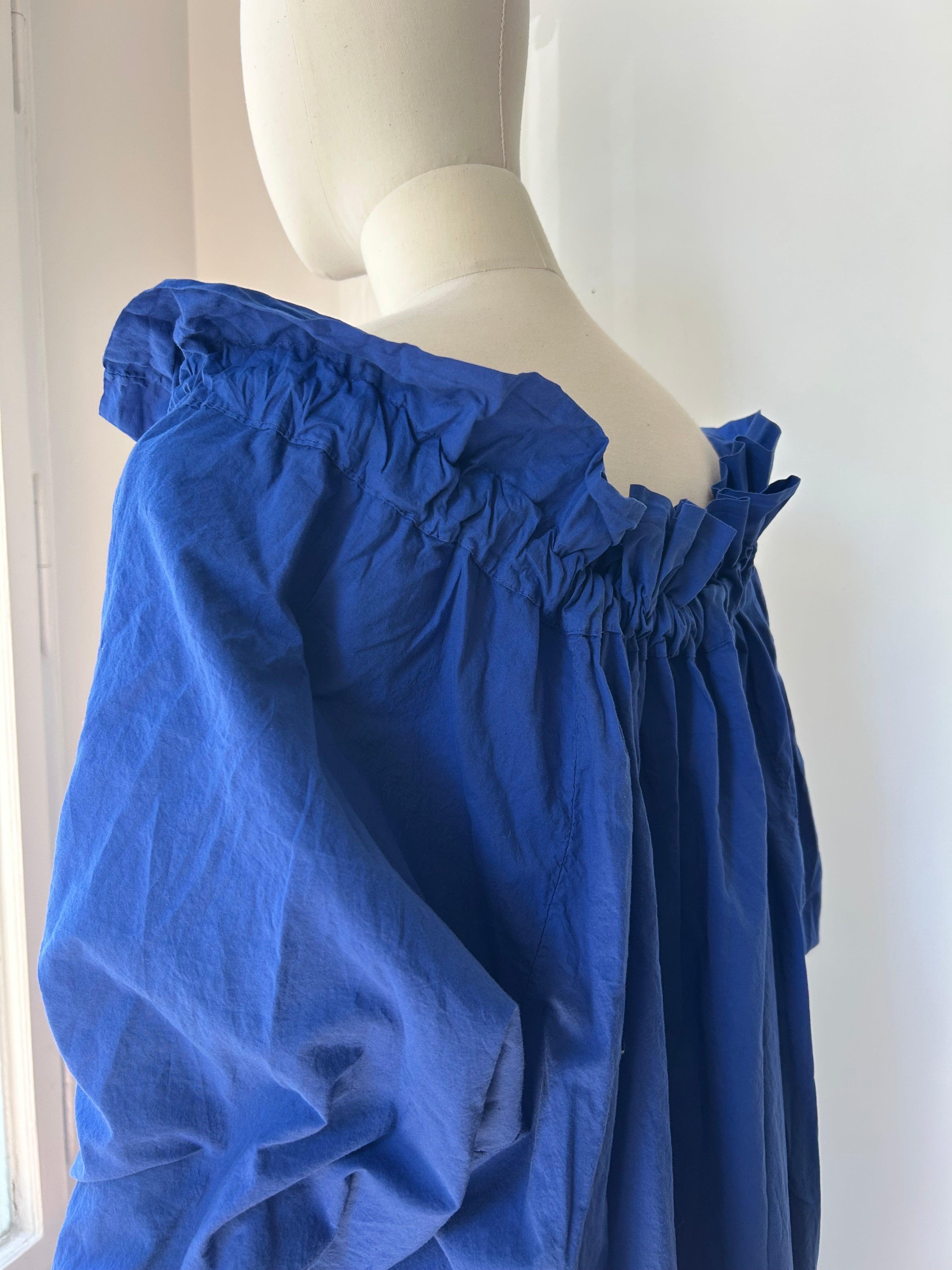 Blaues Kleid mit Tunnelzug