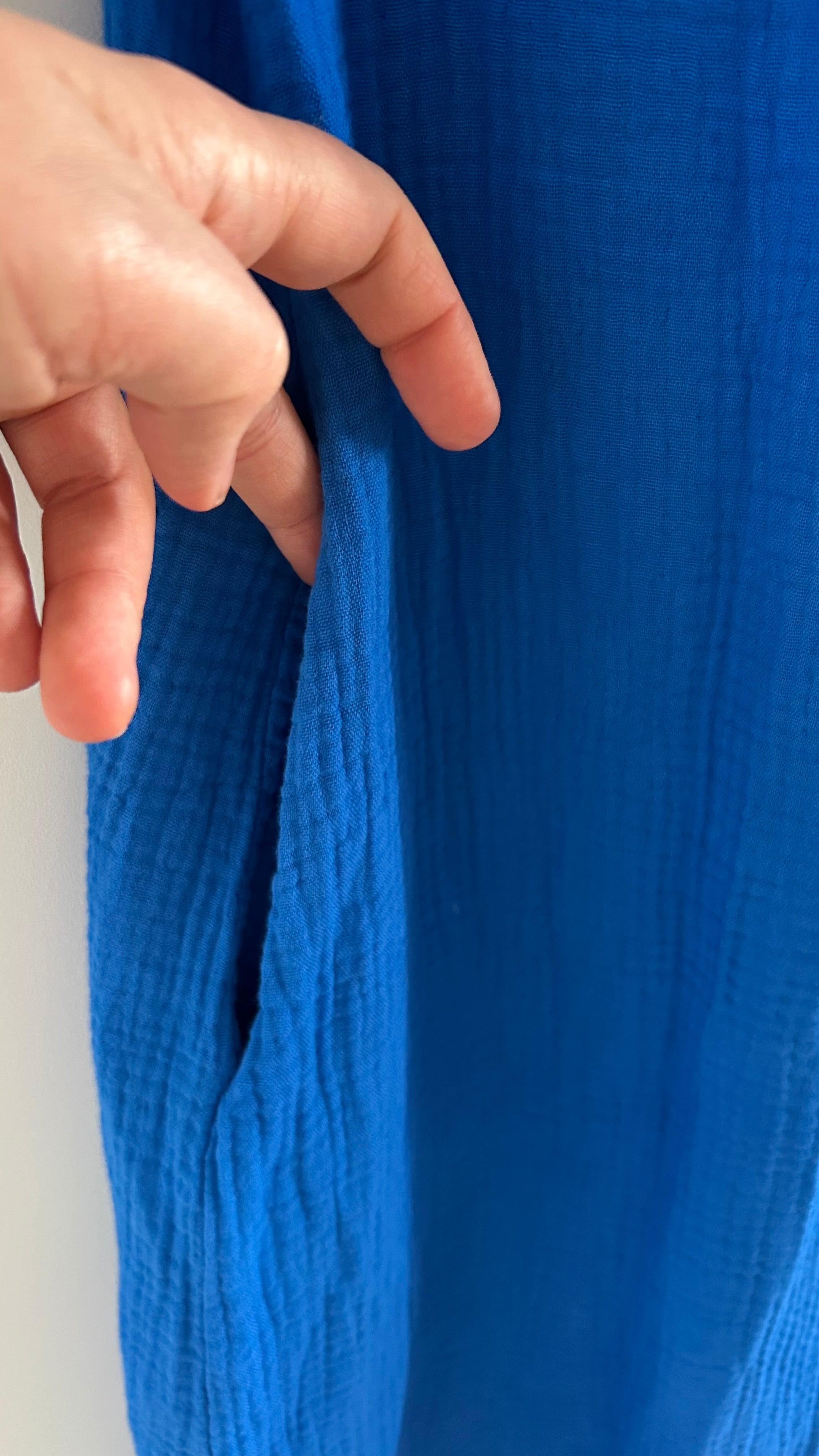Kleid mit Carmen-Ausschnitt azurblau
