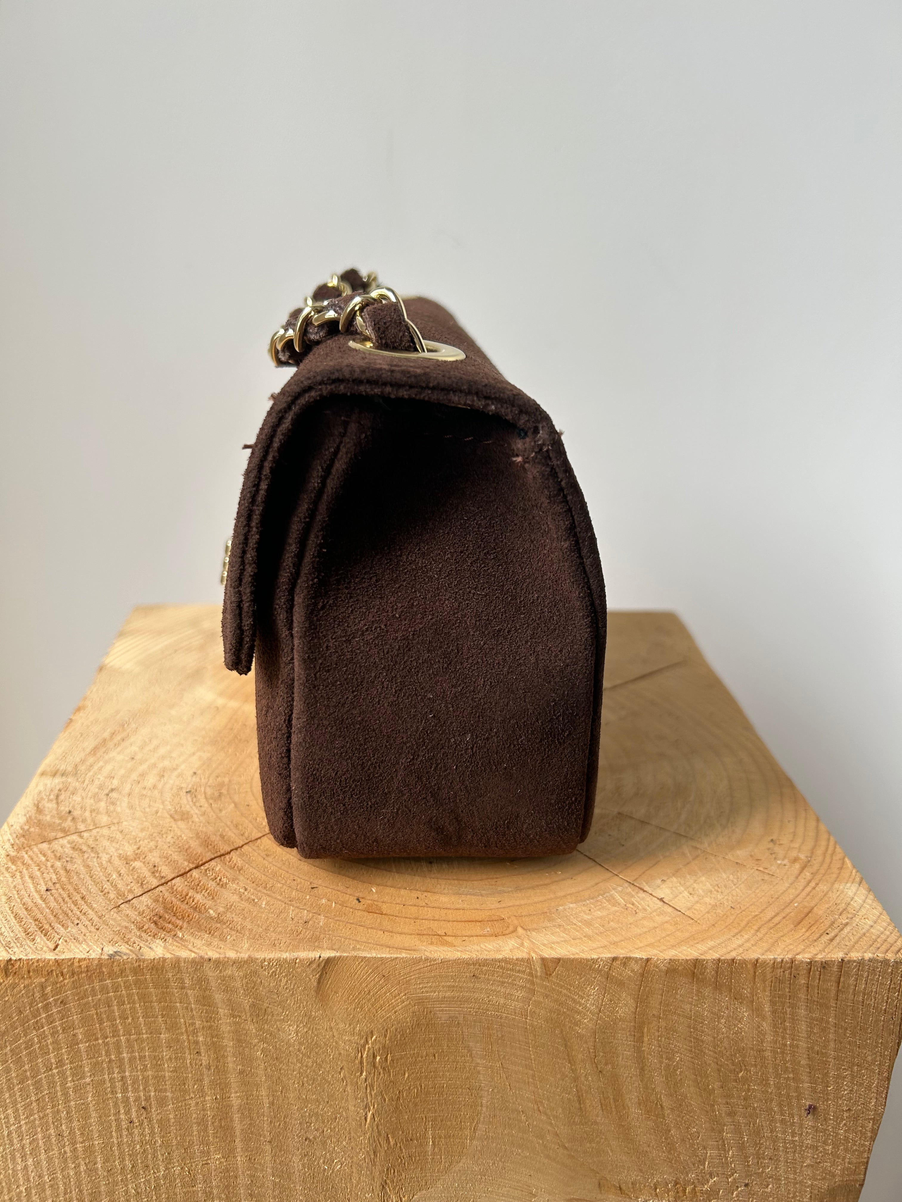 kleine Handtasche aus Wildleder - schokoladenbraun
