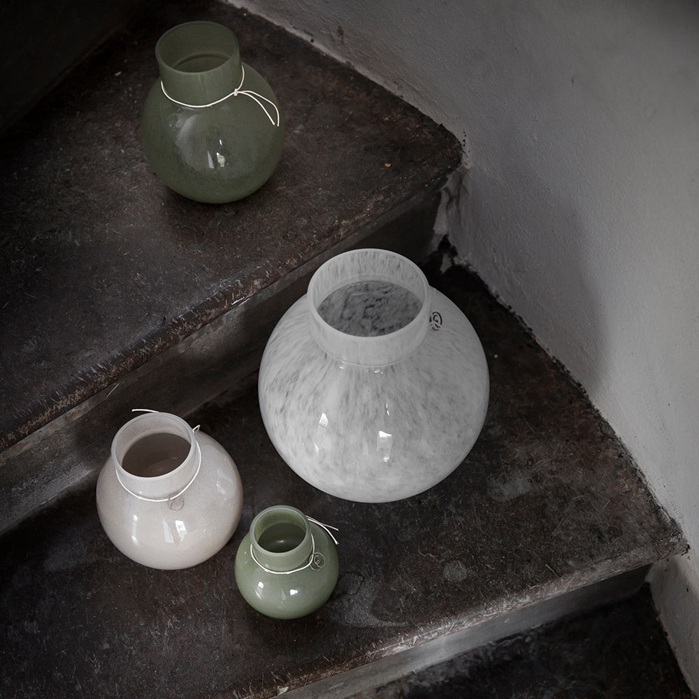 Kugelvase aus Glas - weiß