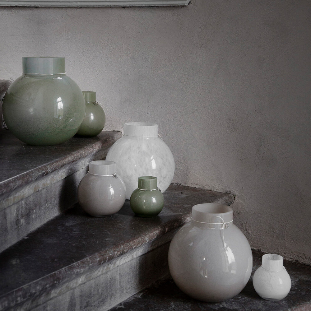 Kugelvase aus Glas - beige