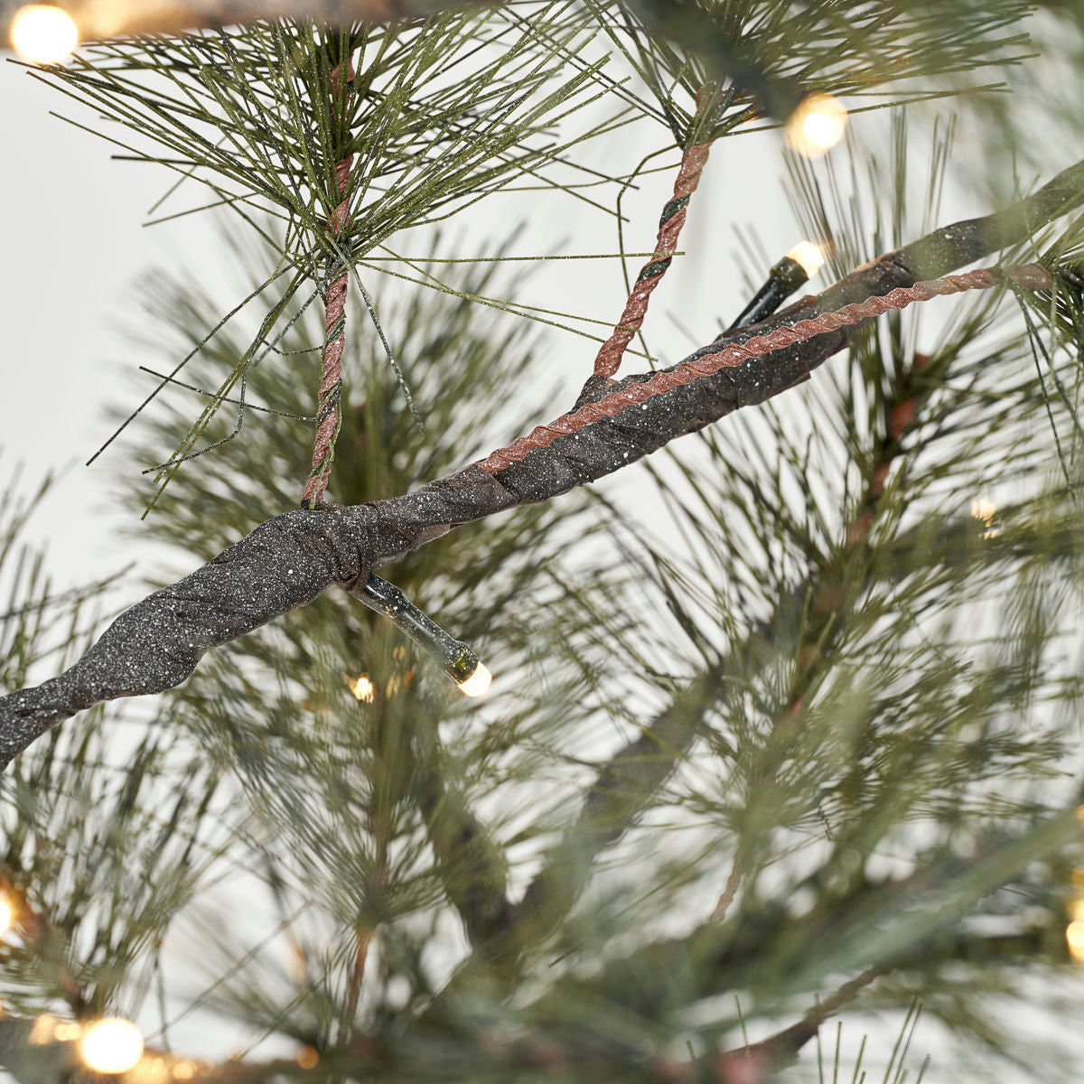 Weihnachtsbaum mit LED-Lichtern Peuce - natur 125 cm