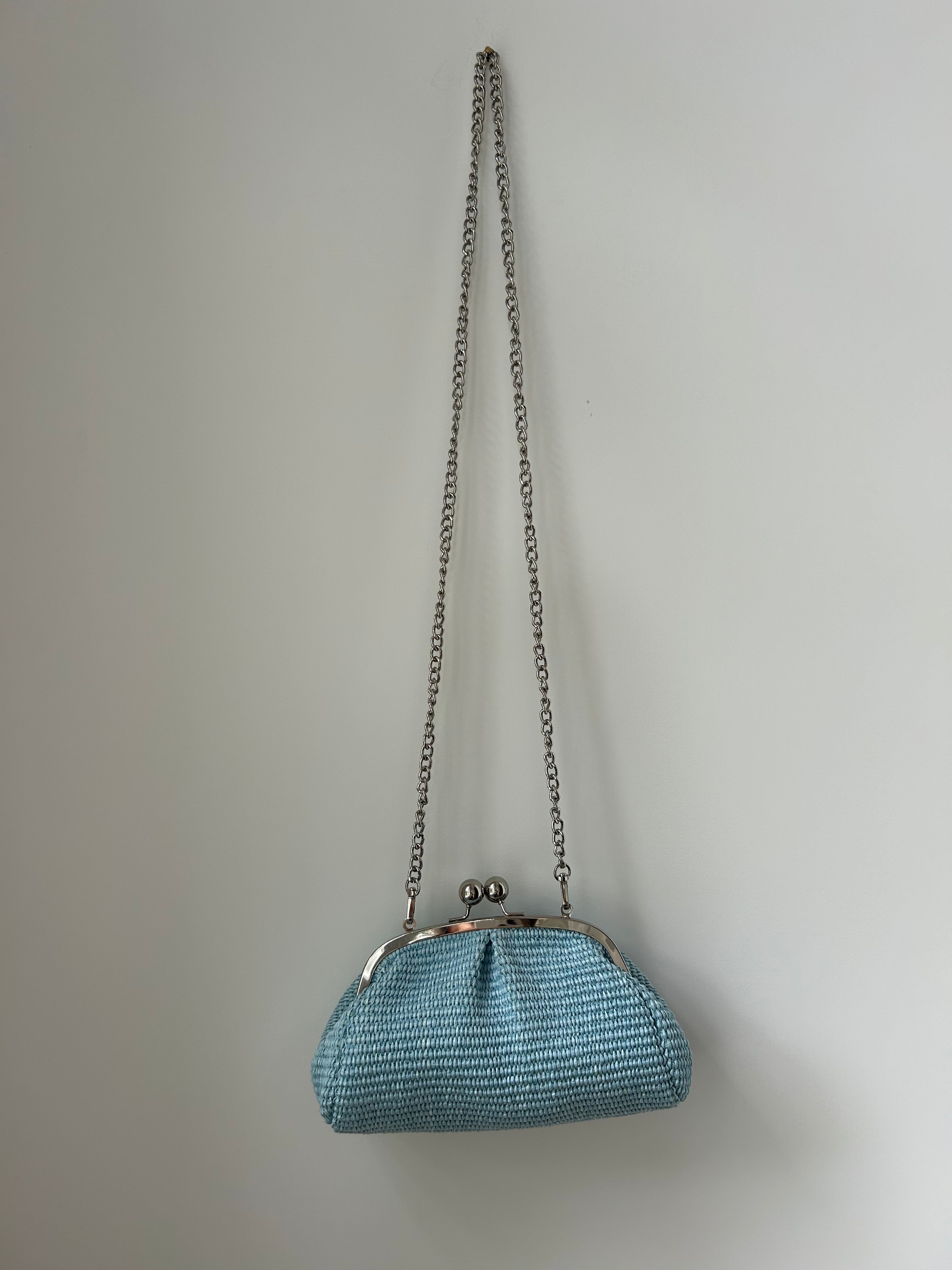 kleine Clutch im Raffia-Stil - hellblau