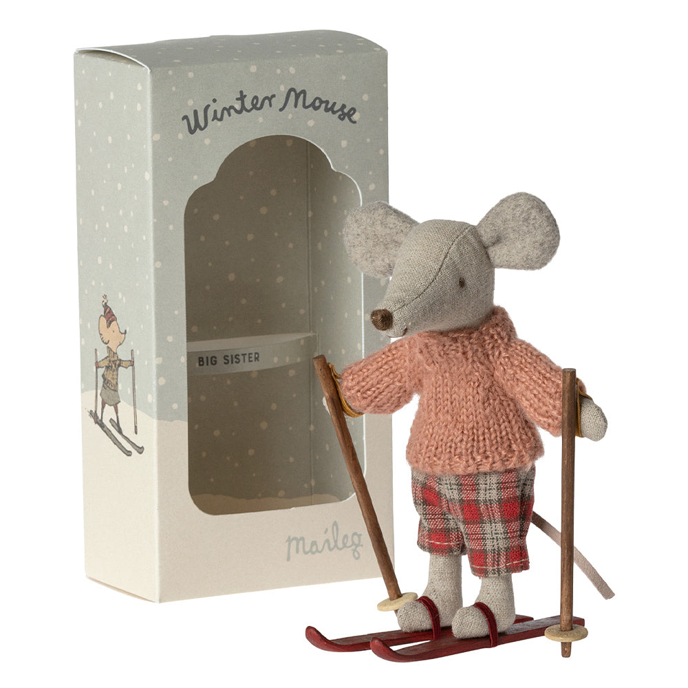 Wintermaus Große Schwester mit Ski