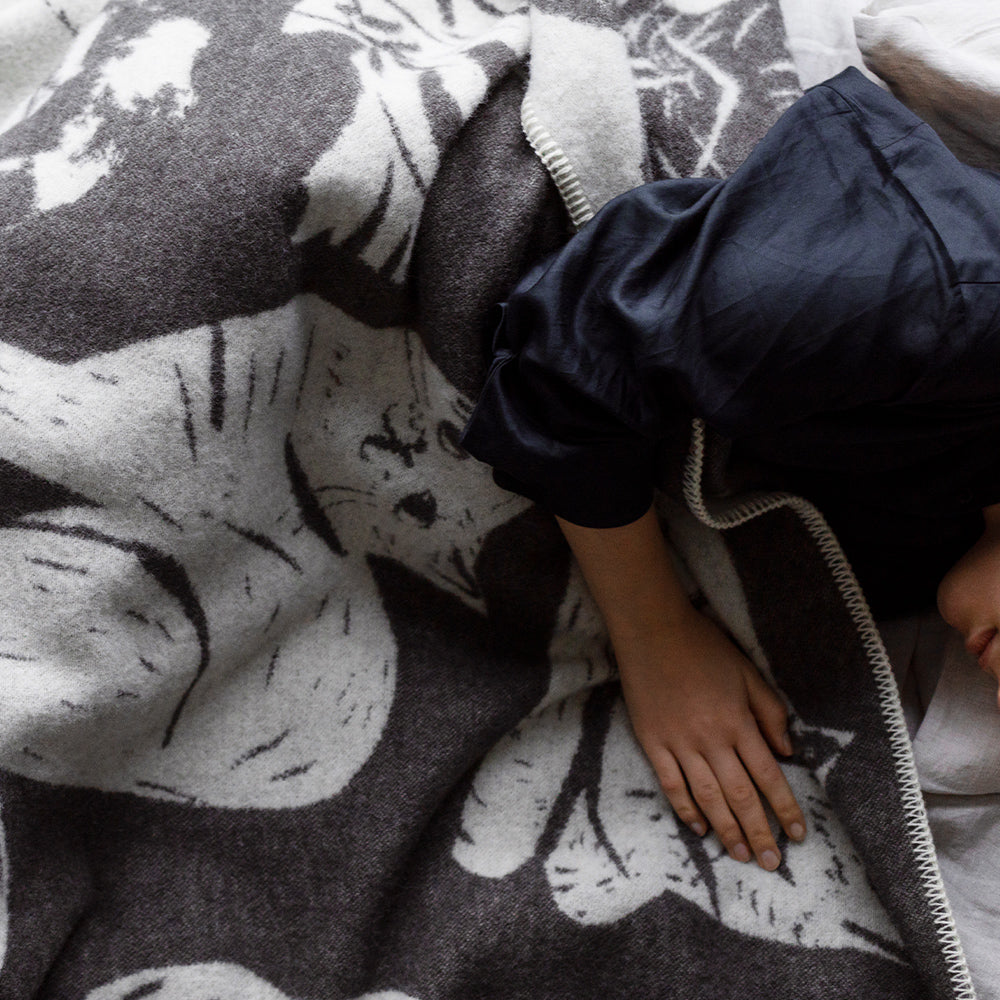 Wolldecke Kissanpäivät - dark grey-white