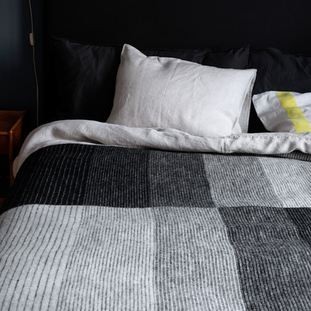 Wolldecke Kaamos - white-black