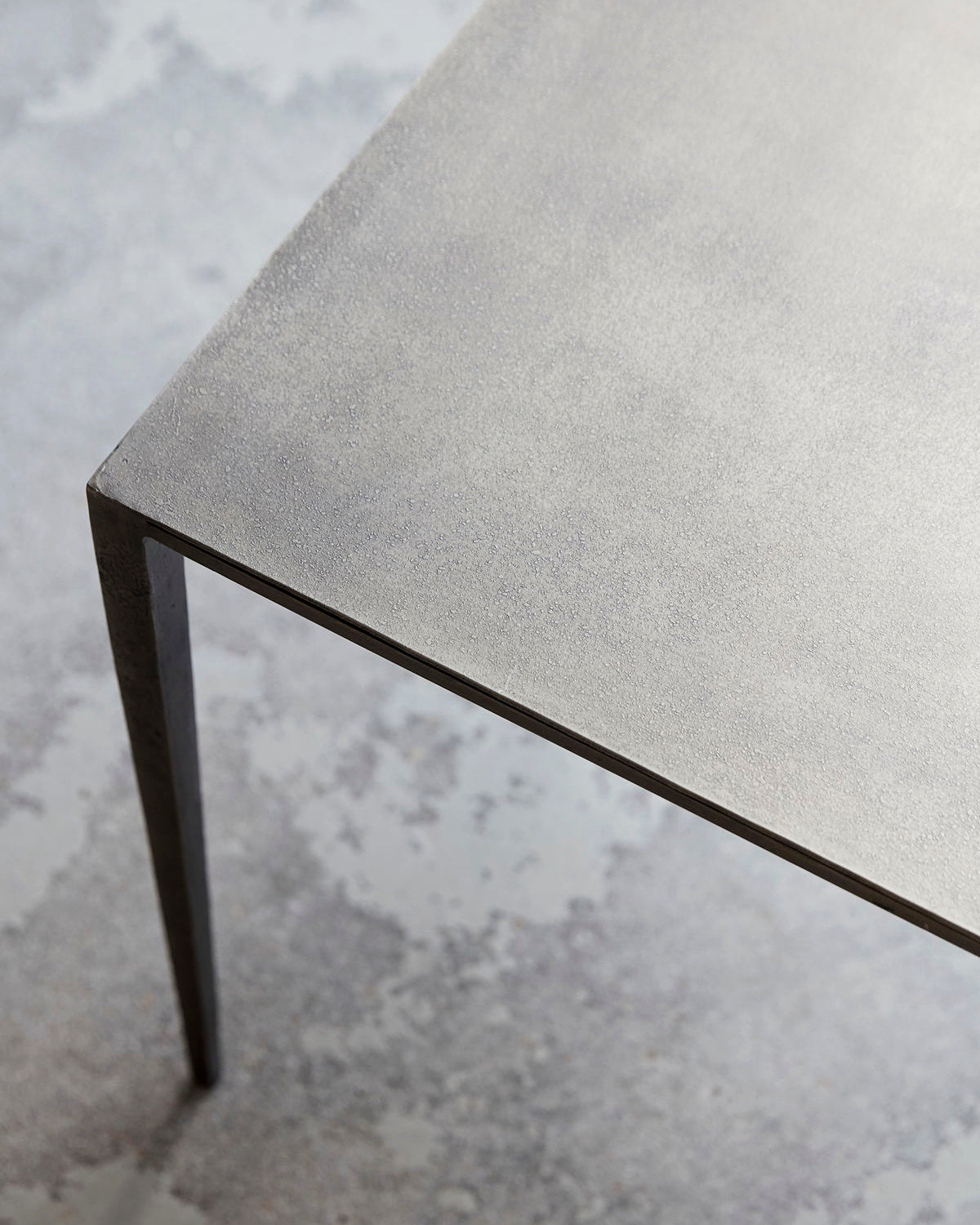 Beistelltisch Ranchi - antik-grau 50 x 50 cm