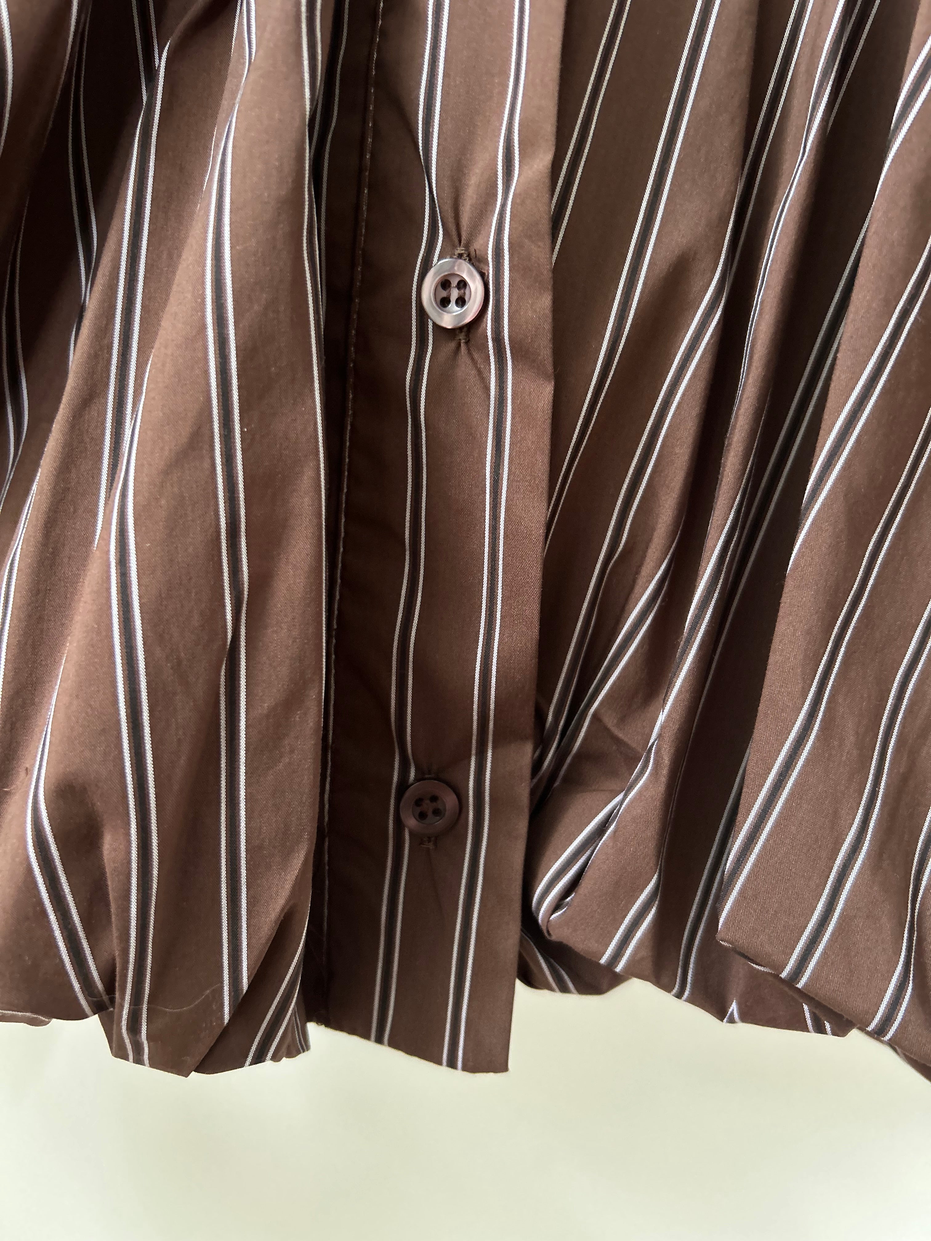 Voluminöse Bluse mit Streifen - braun