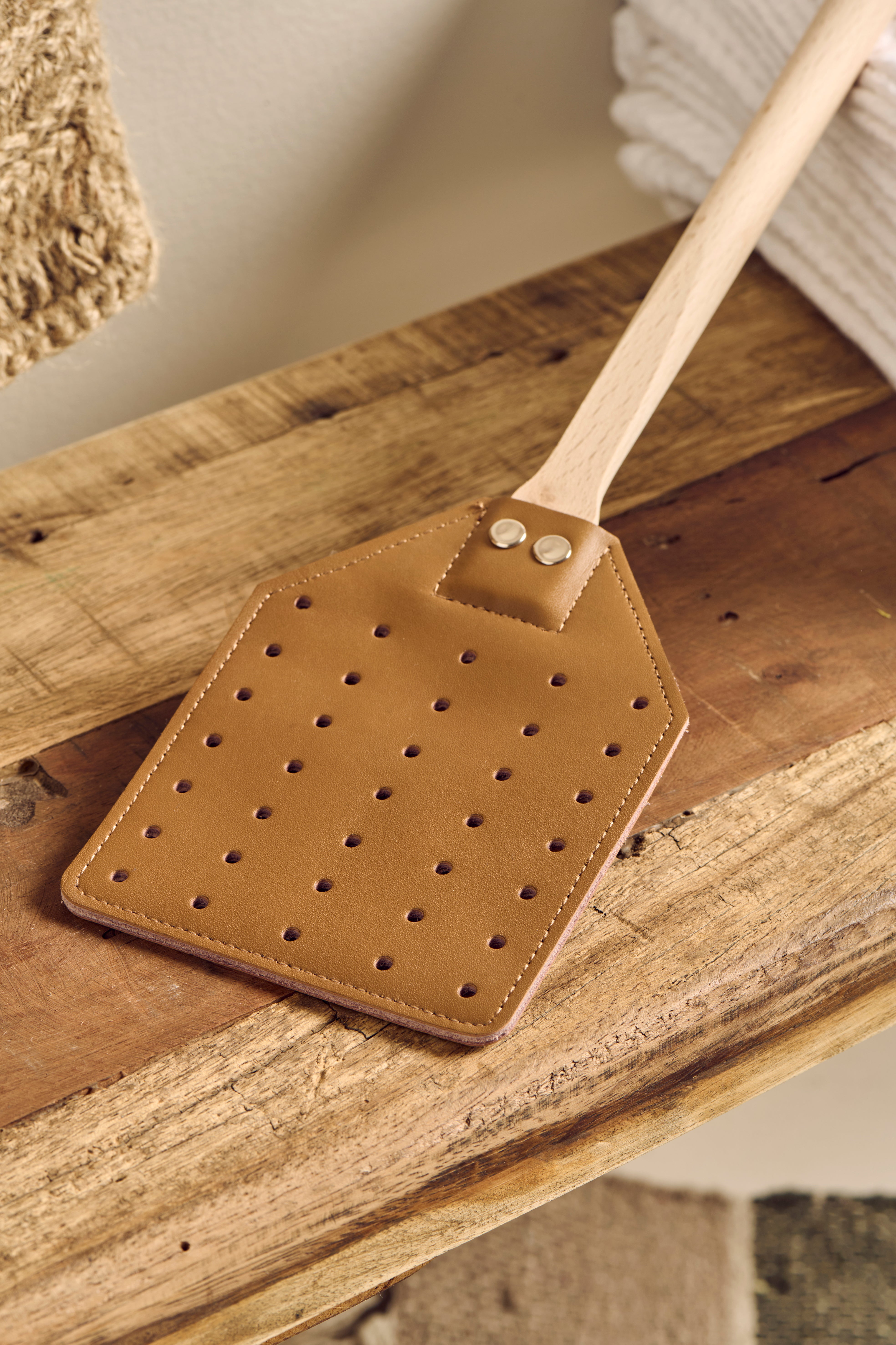 Fliegenklatsche aus Leder