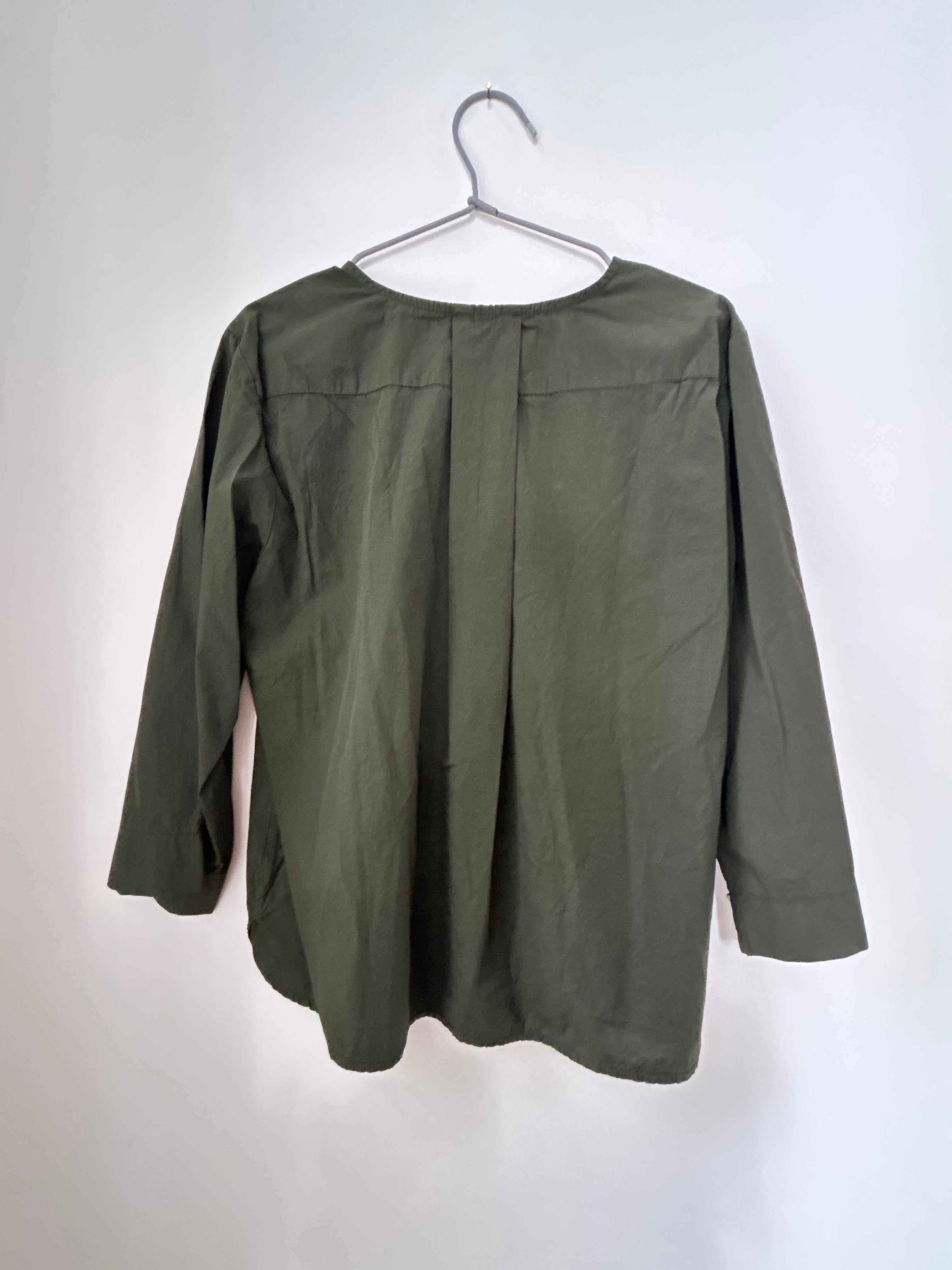Schlichte Bluse mit Knopfleiste - dunkelgrün