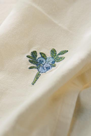 Stoffserviette Summer Vibes mit Stickerei - Blaubeere