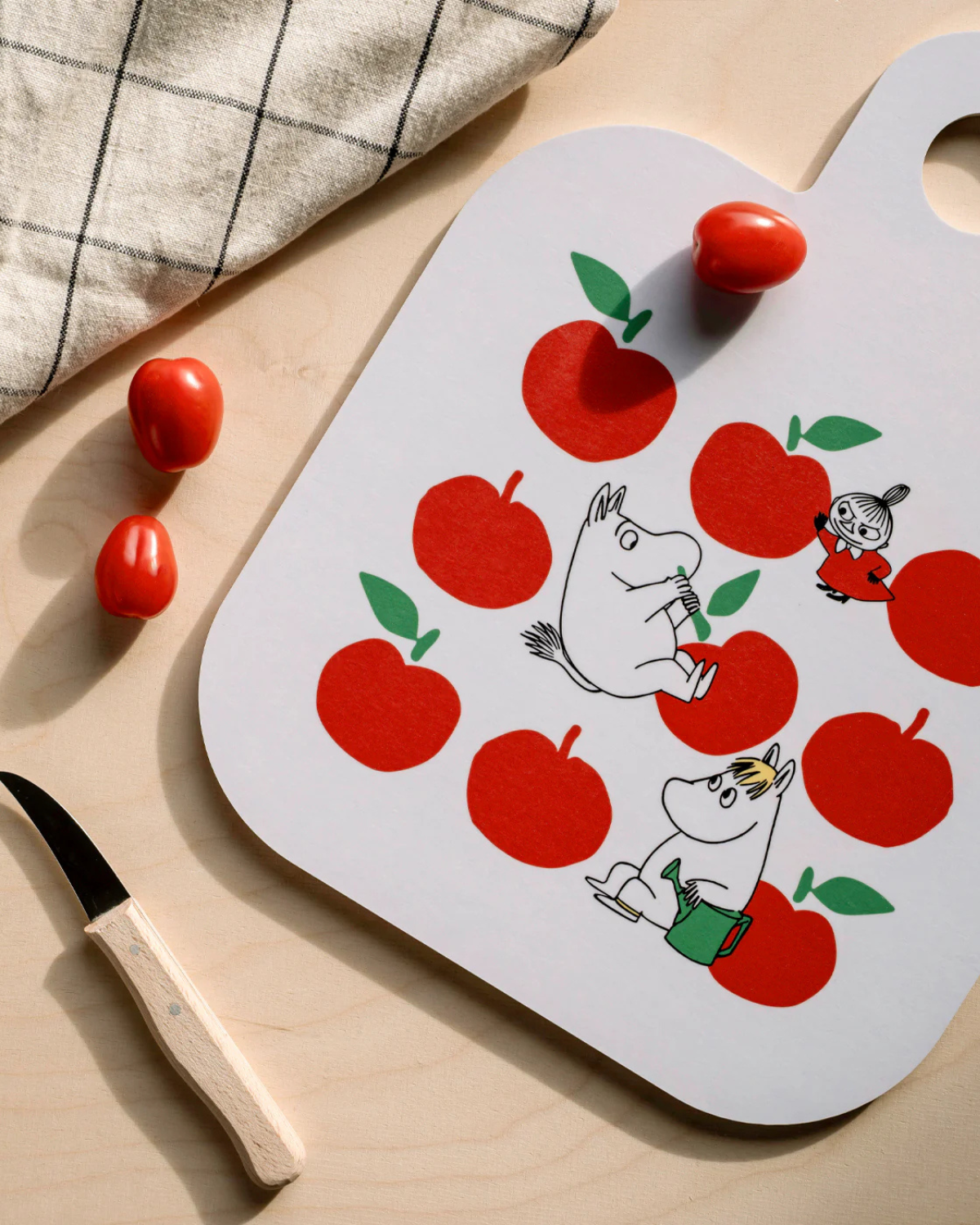 Mumin Wende-Schneidebrett aus Holz - Joyful Apples