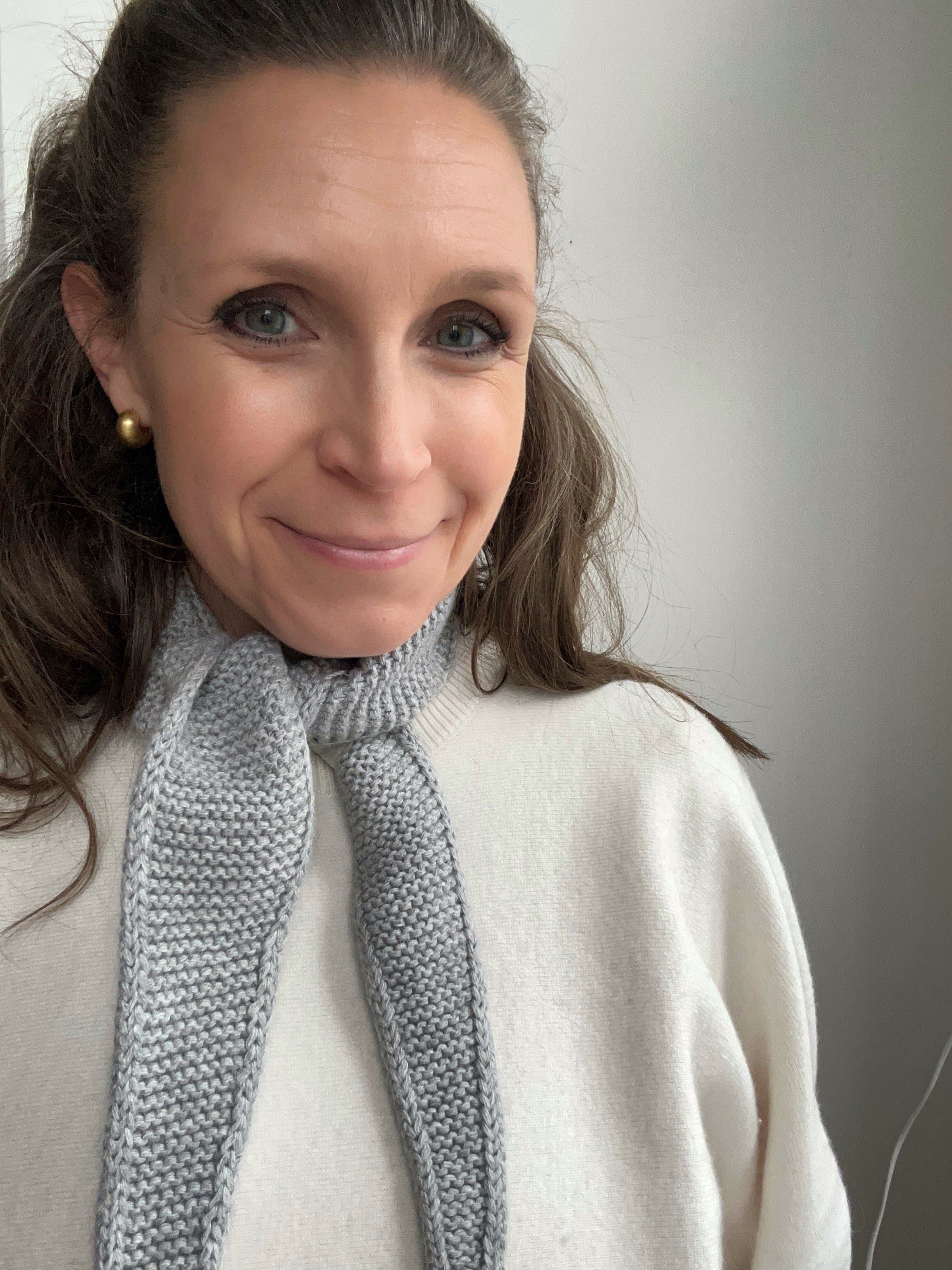 gestrickter Sophie-Schal - hellgrau