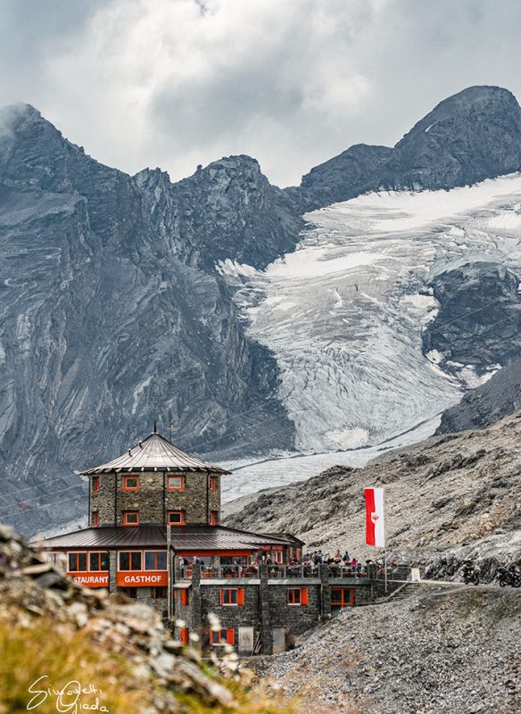 Spektakulär. Supercar Dolomitentouren. Die beeindruckendsten Routen durch die Dolomiten und Norditalien (deutschsprachige Version)
