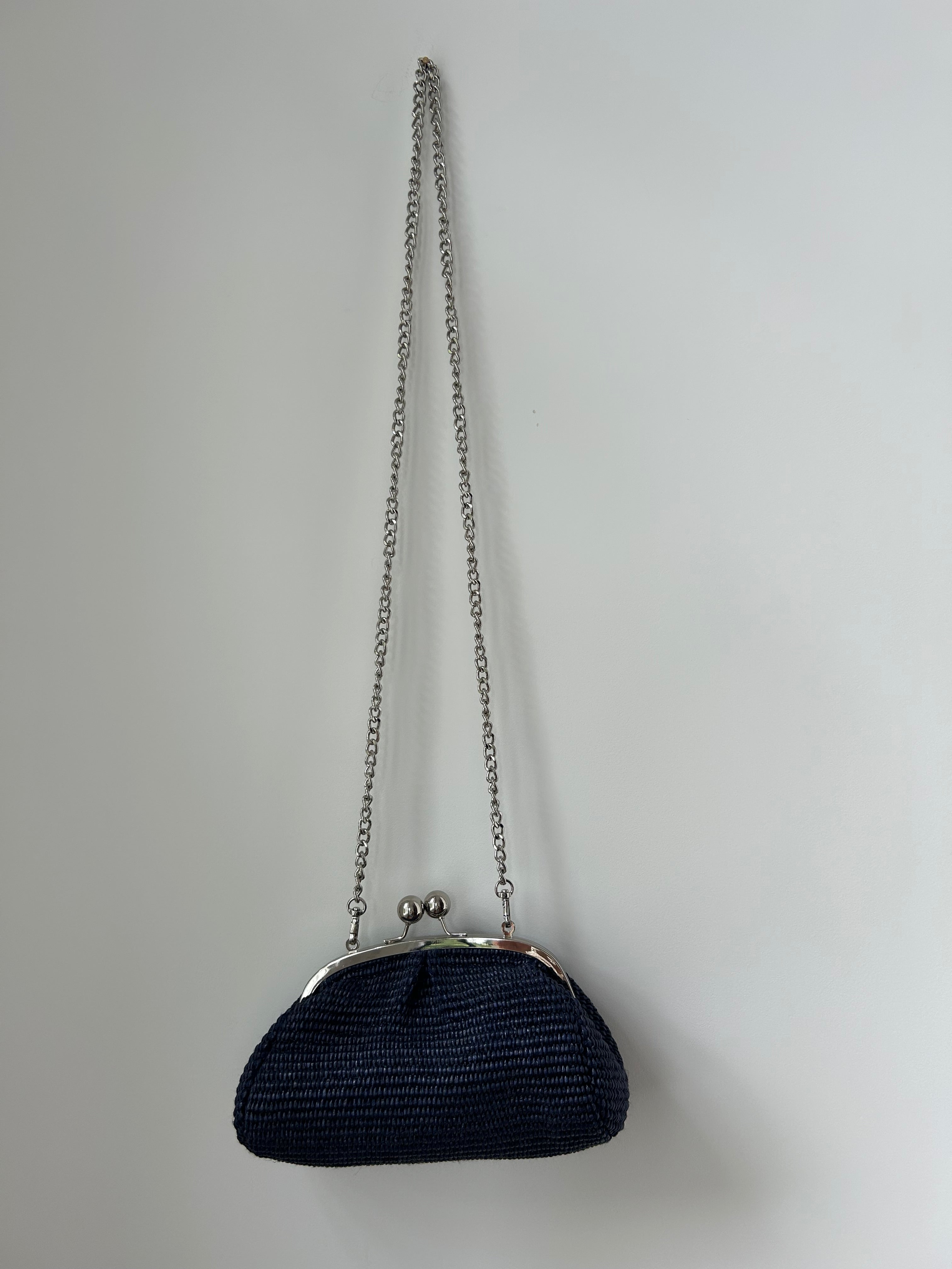 kleine Clutch im Raffia-Stil - silber / dunkelblau