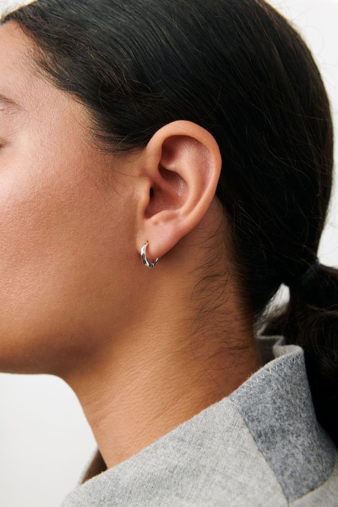 Mini Spirit Huggies 12 mm – silber