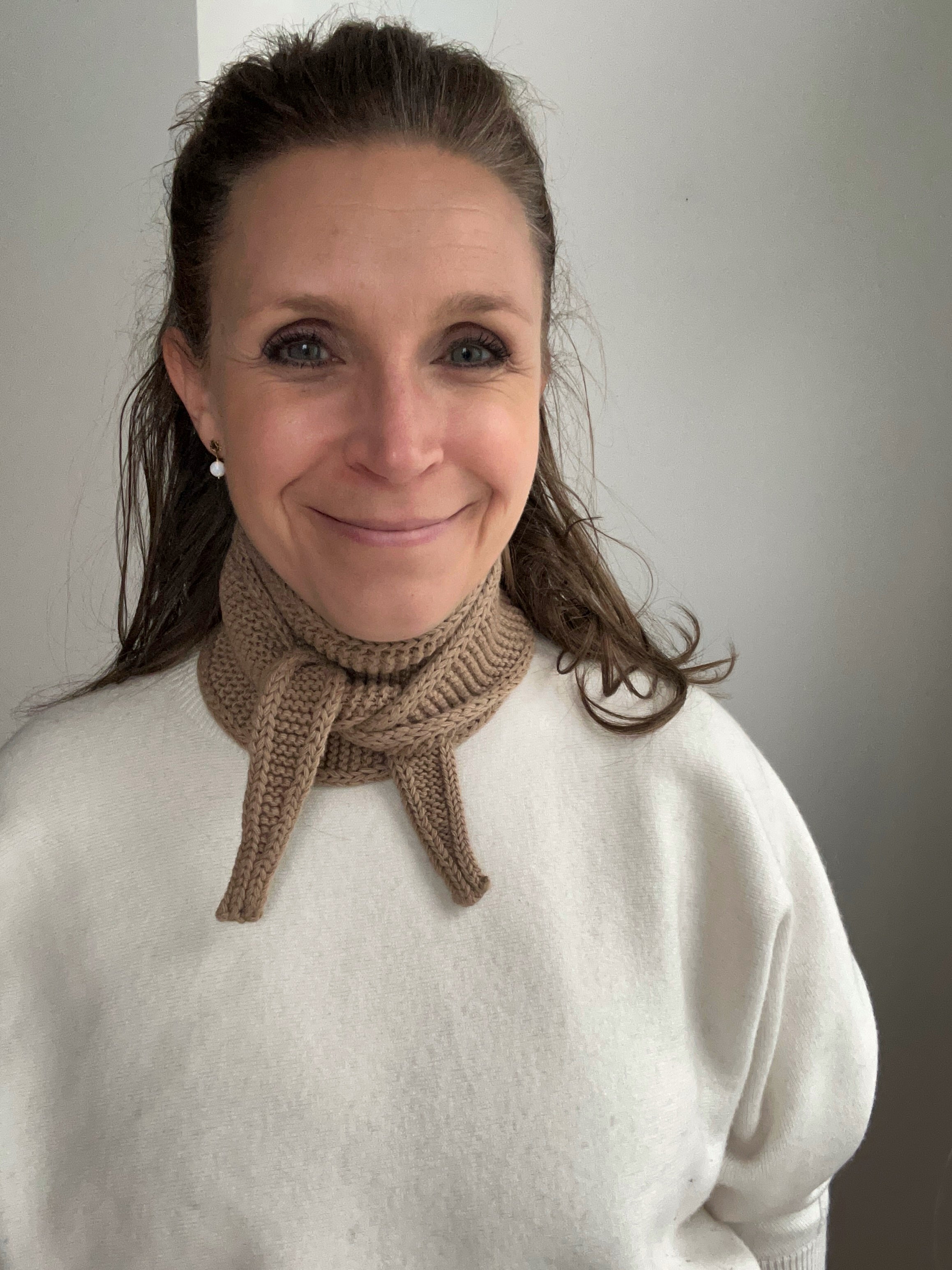 Kleiner Strick-Schal - Hellbraun