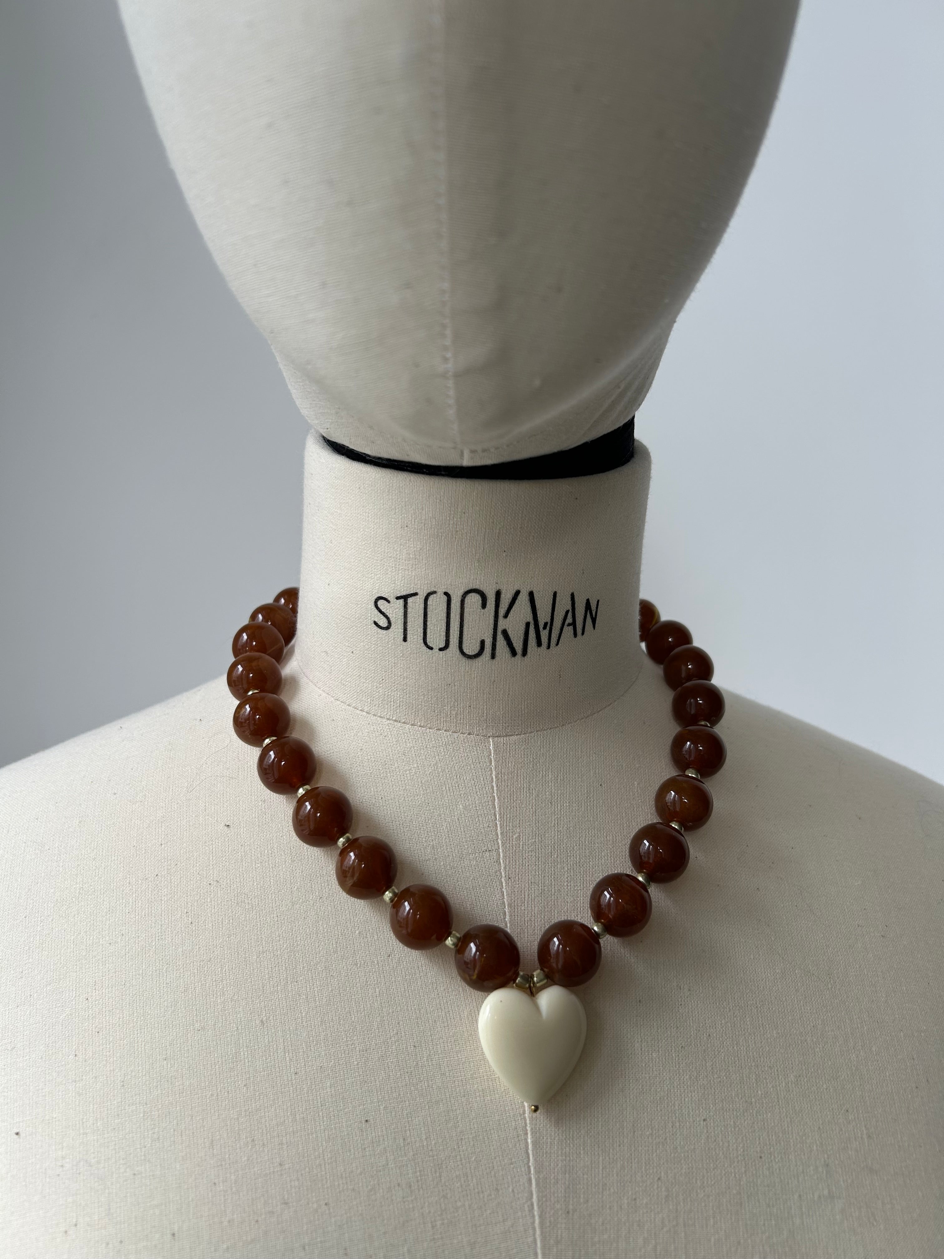 Halskette mit Perlen und Herz - Braun und Creme