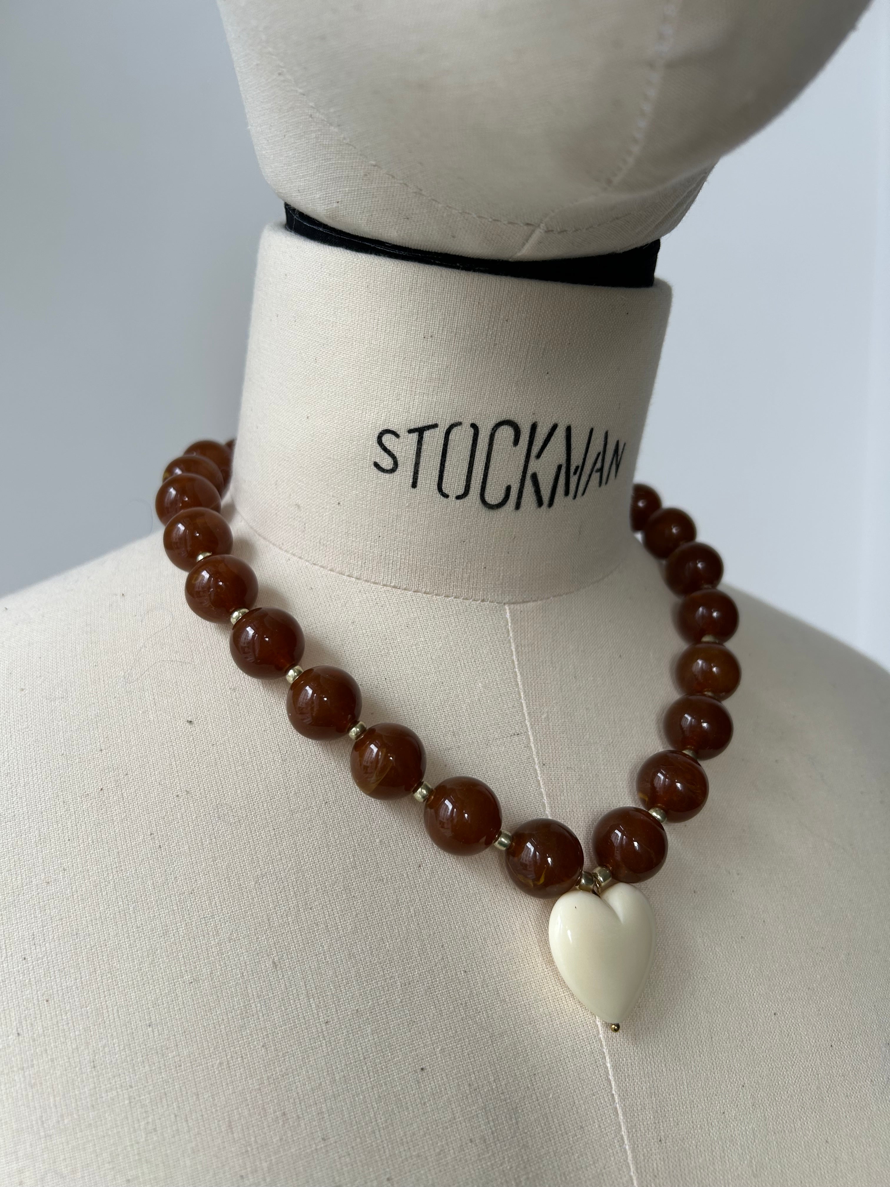 Halskette mit Perlen und Herz - Braun und Creme