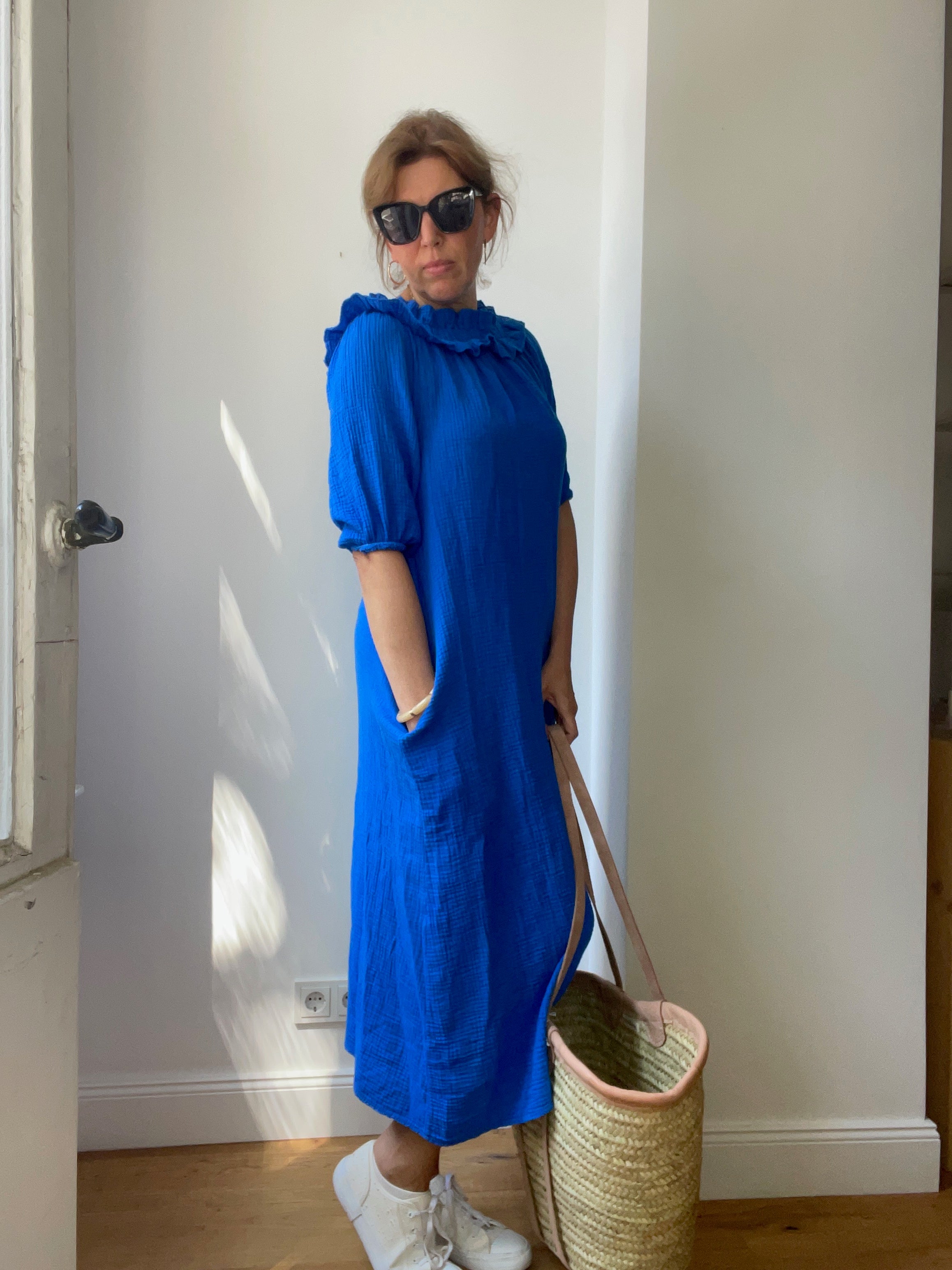 Kleid mit Carmen-Ausschnitt azurblau
