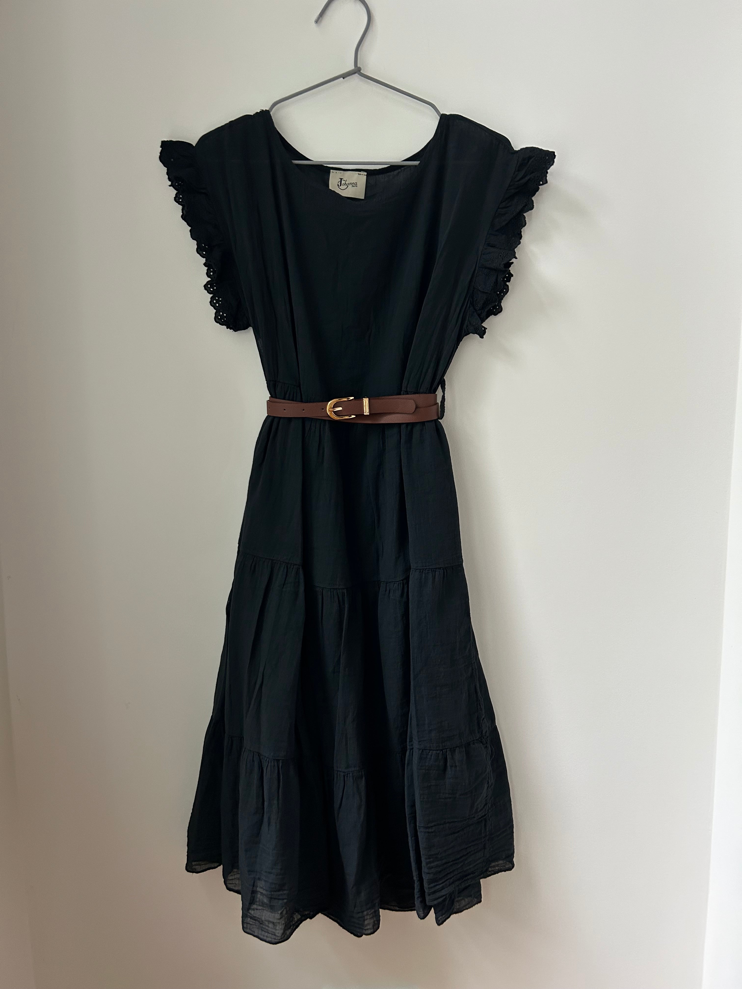 Romantisches Kleid mit Gürtel - schwarz