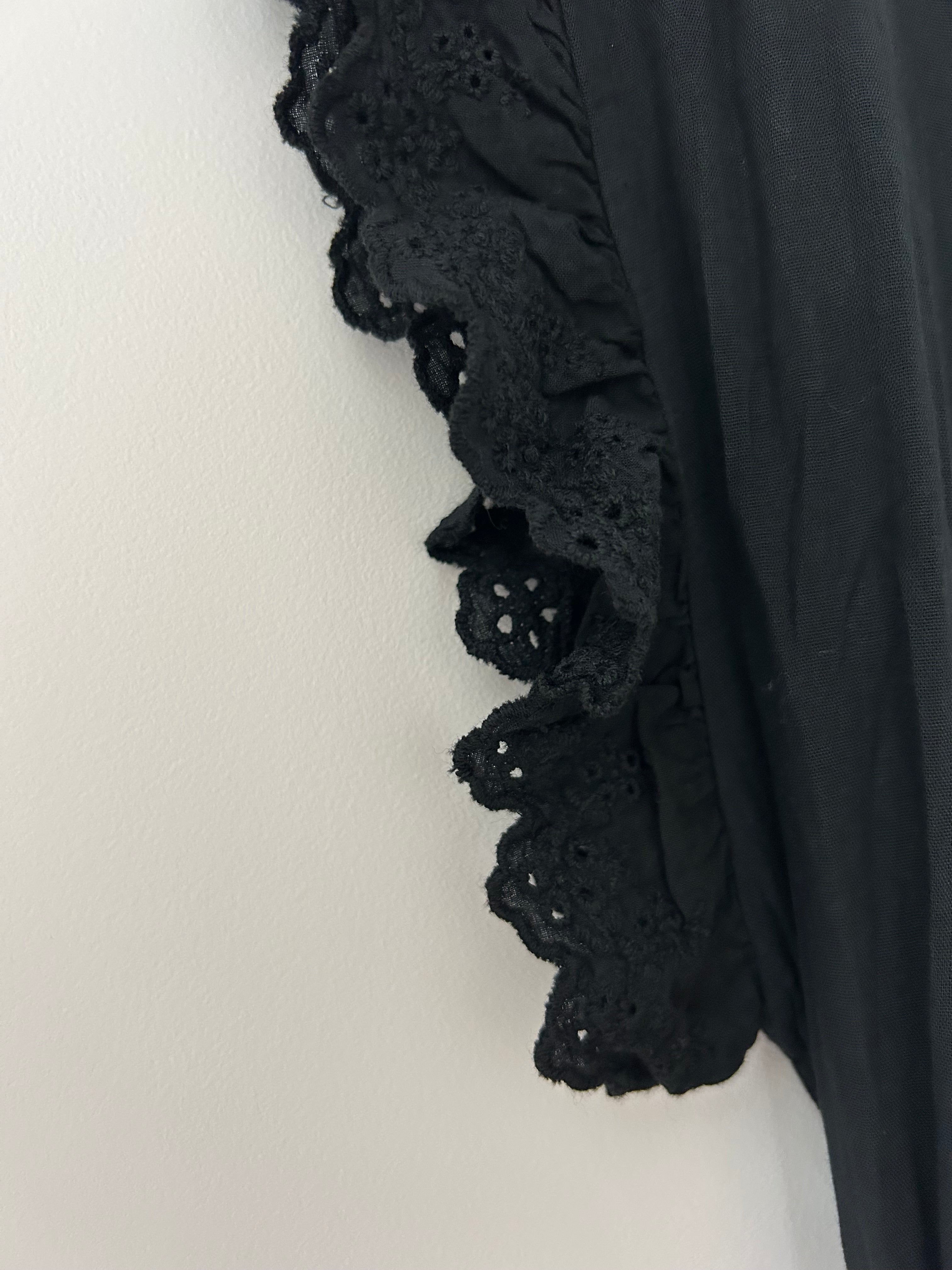 Romantisches Kleid mit Gürtel - schwarz