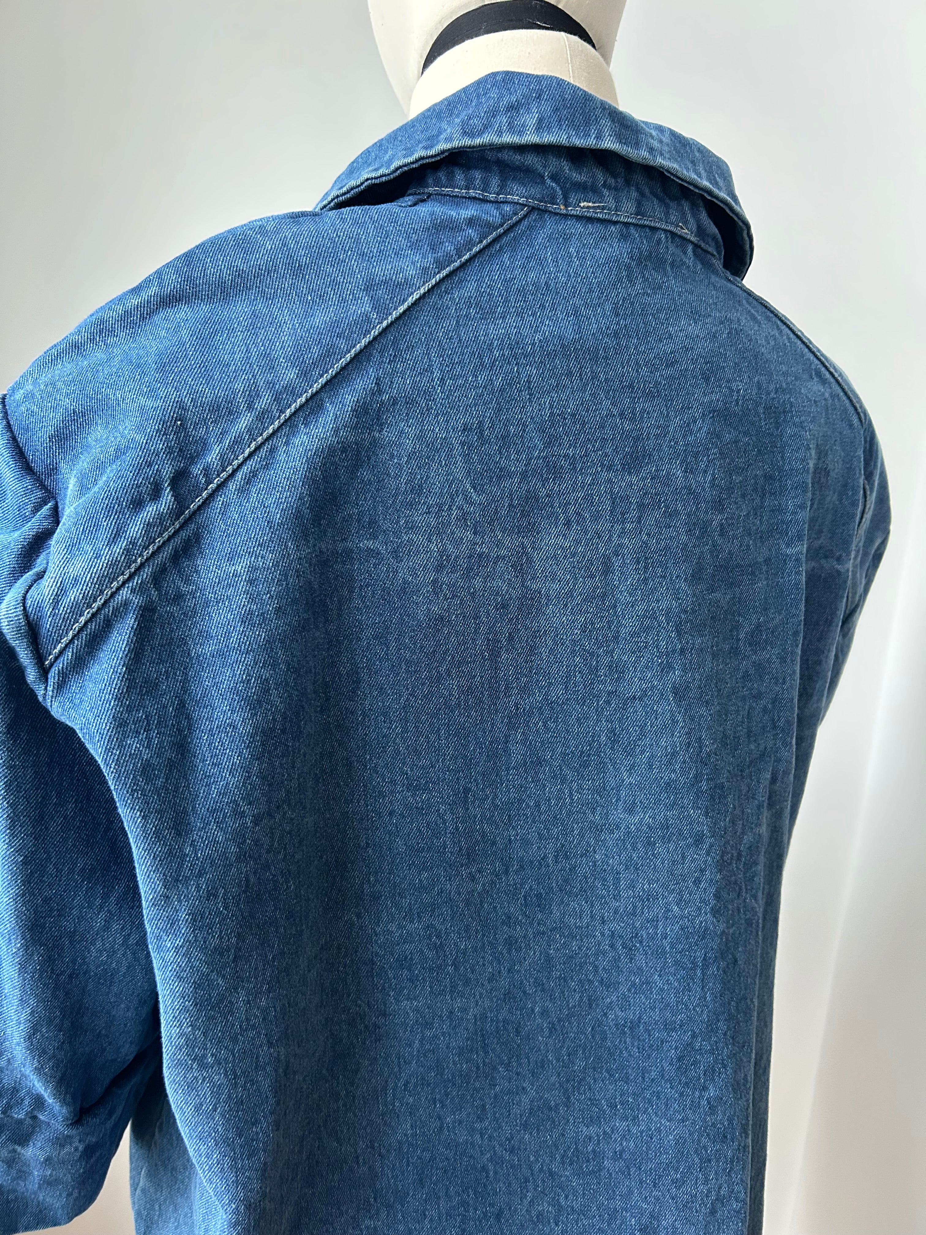 Jeanshemd aus festem Stoff