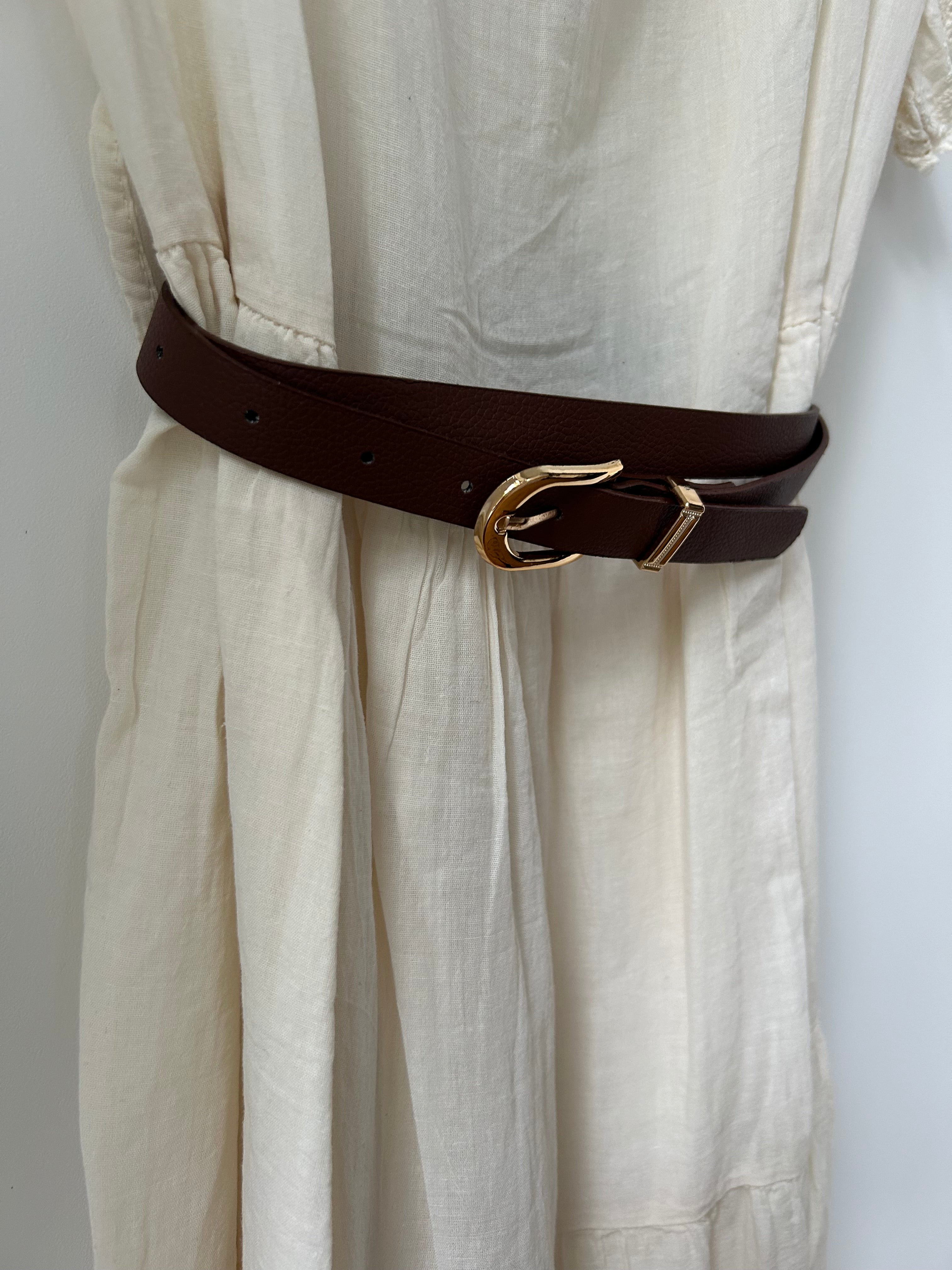 Romantisches Kleid mit Gürtel - creme