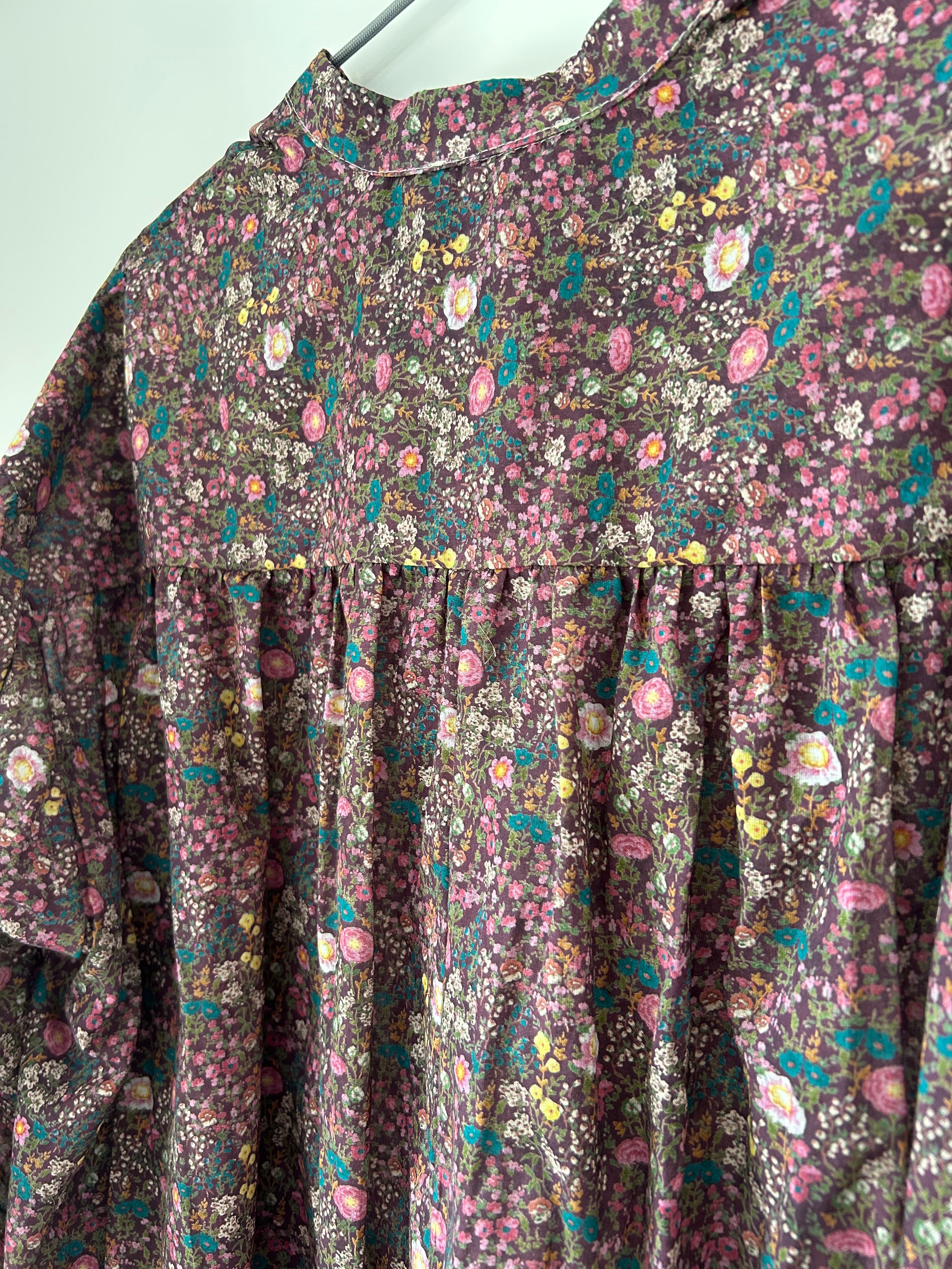 Blümchen-Bluse mit Rüschen - violett