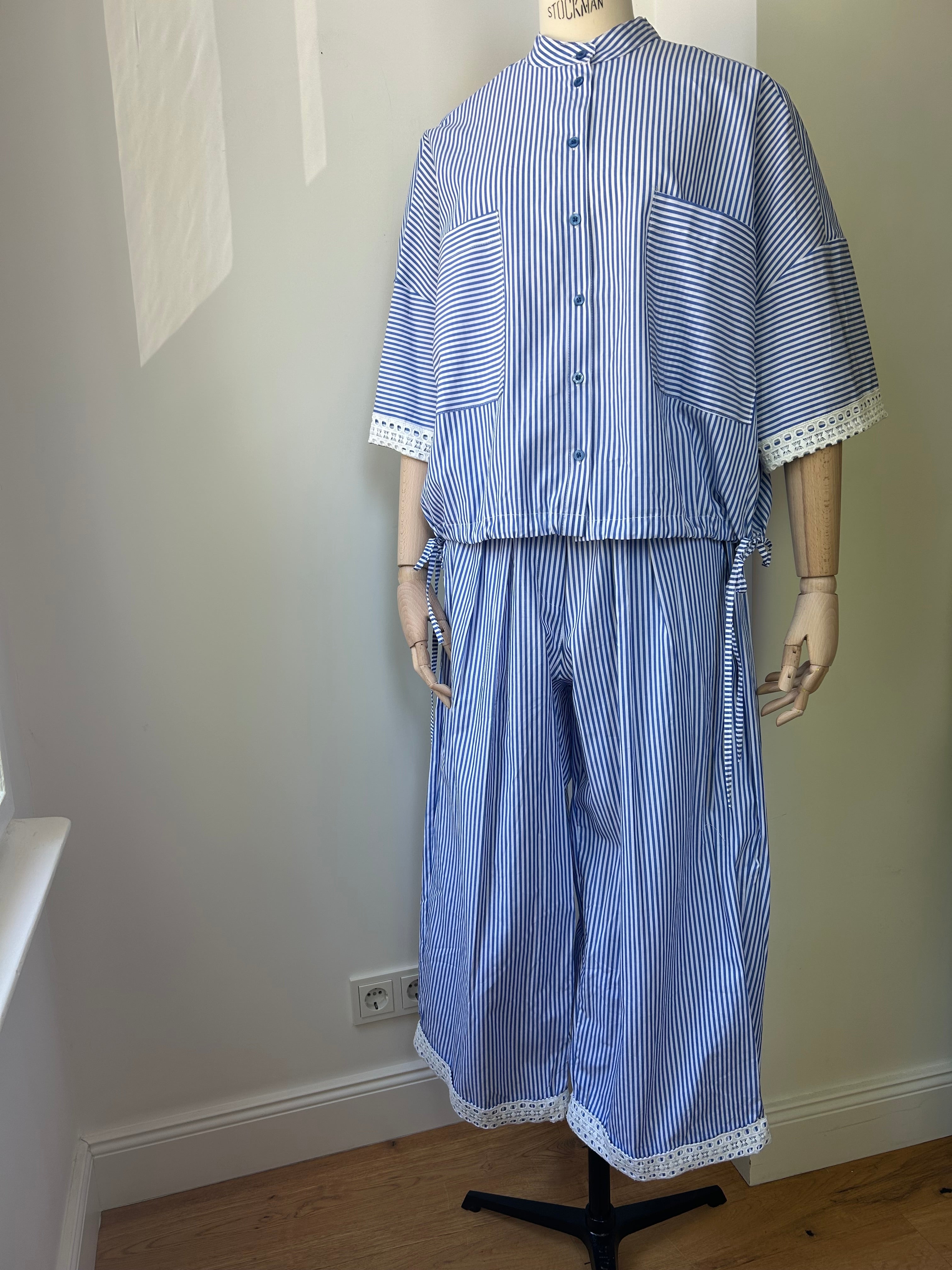 Gestreifte Hose mit Spitze