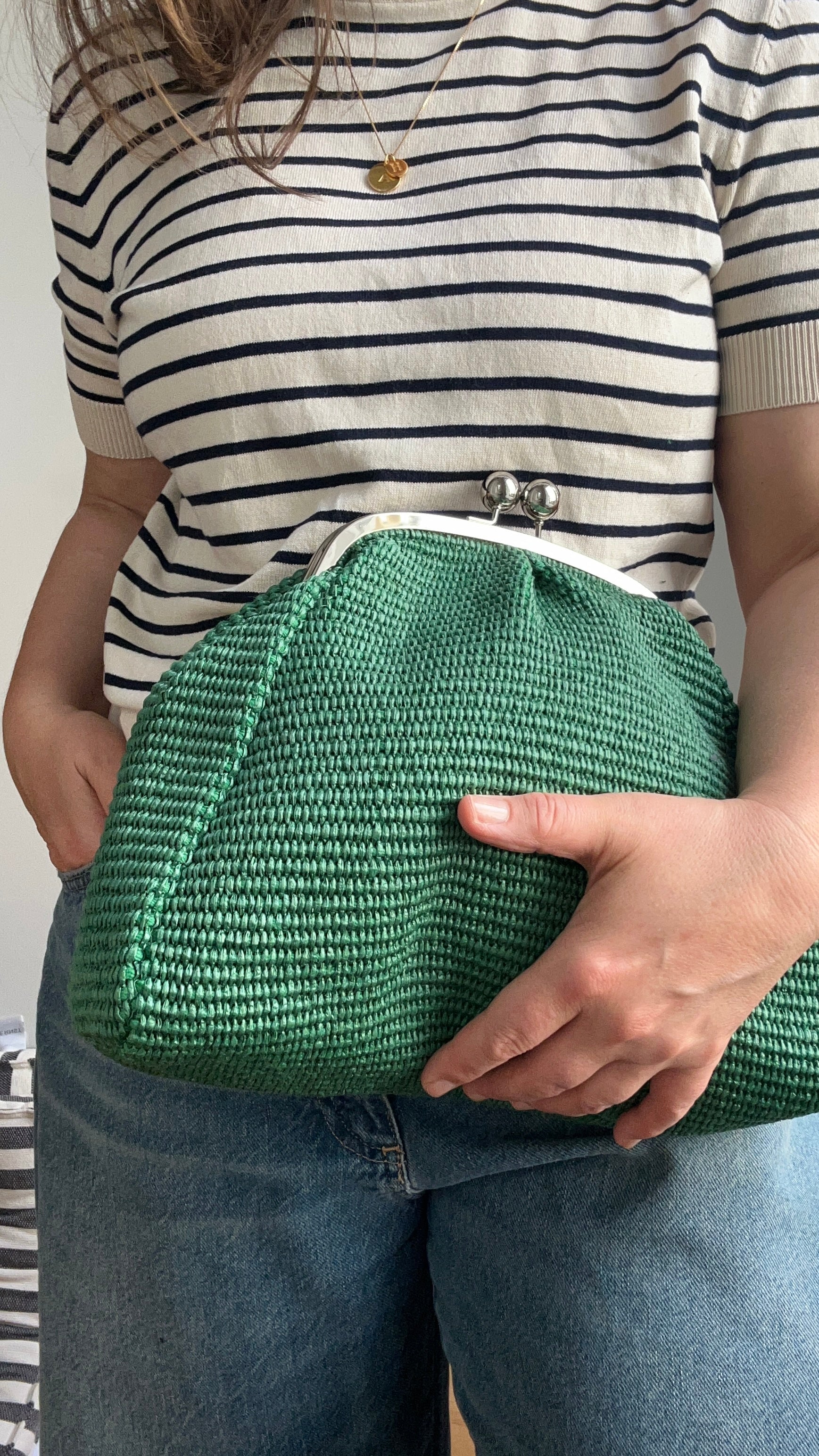 Große Clutch im Raffia-Stil - silber / grün