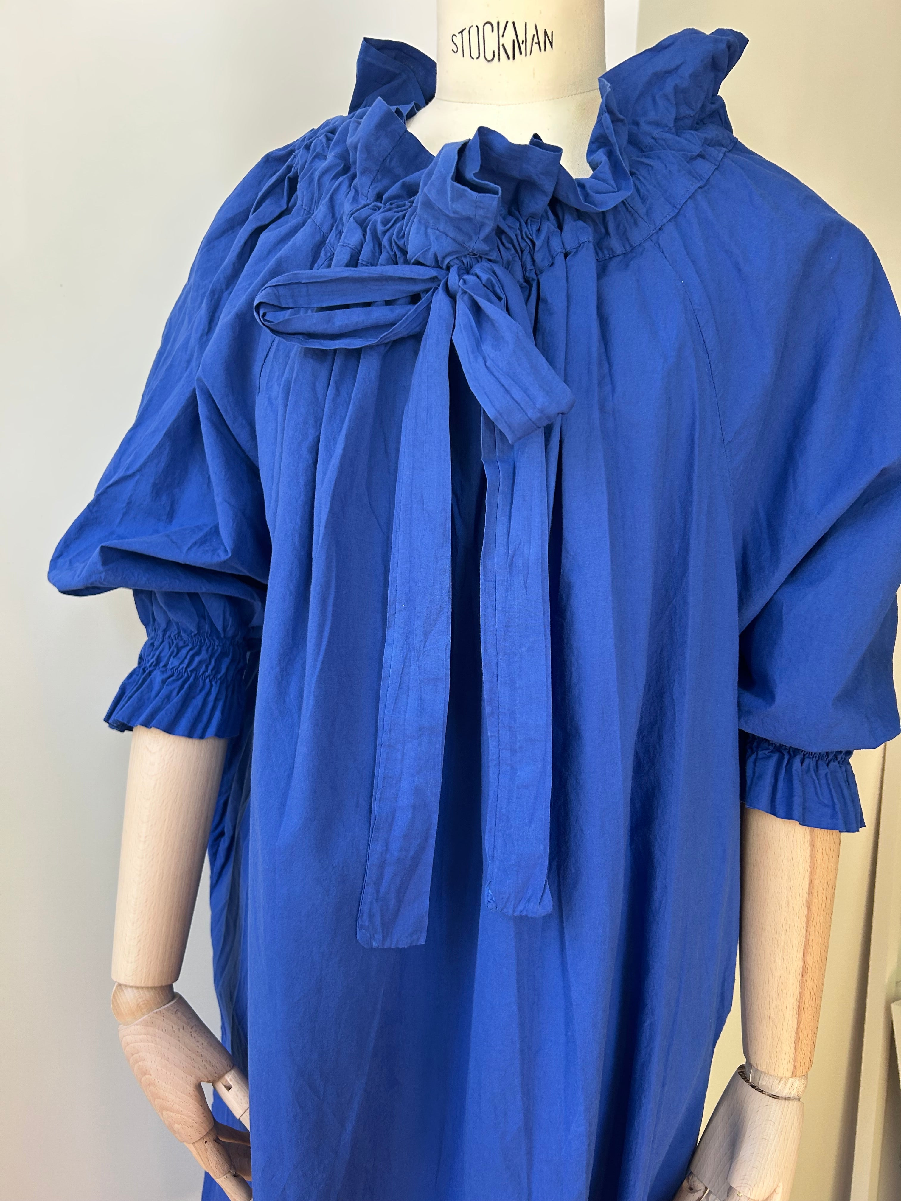 Blaues Kleid mit Tunnelzug