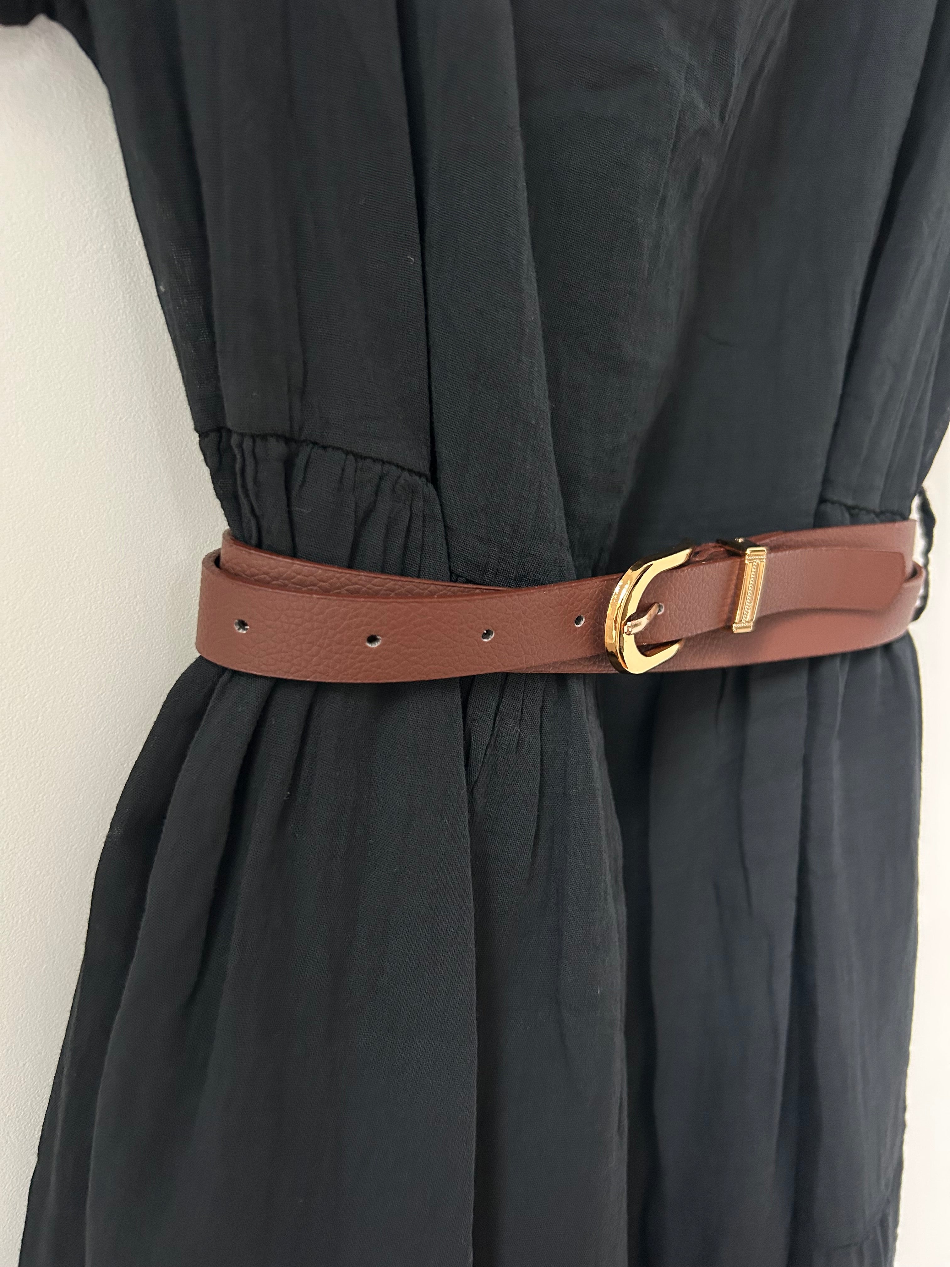 Romantisches Kleid mit Gürtel - schwarz