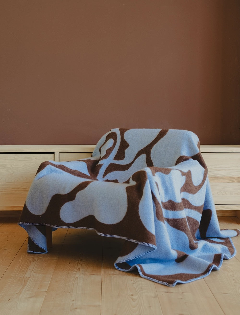 Wolldecke Pale Blue Leaves 130 x 180 cm