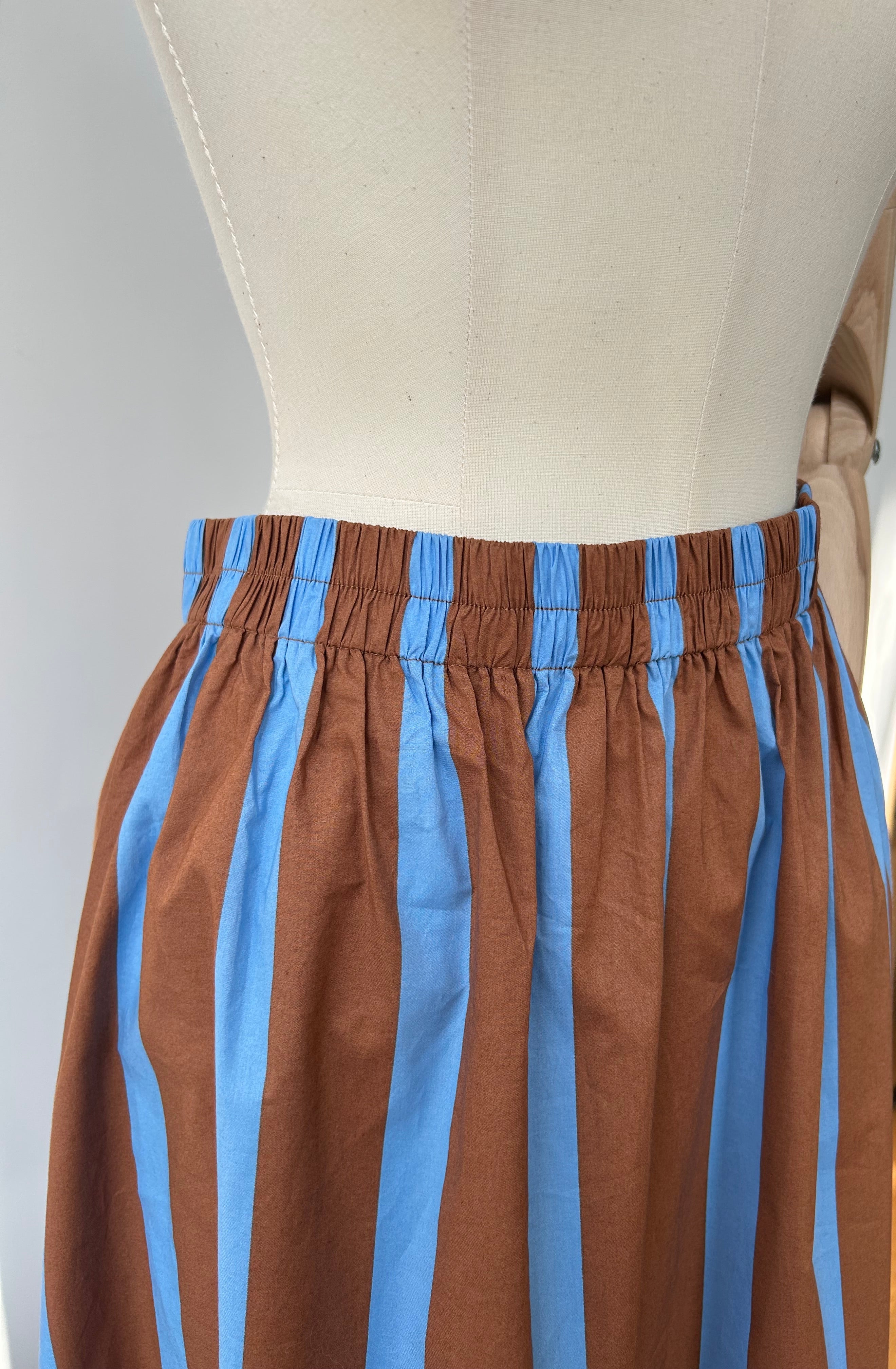 Rock mit Streifen - hellblau & braun