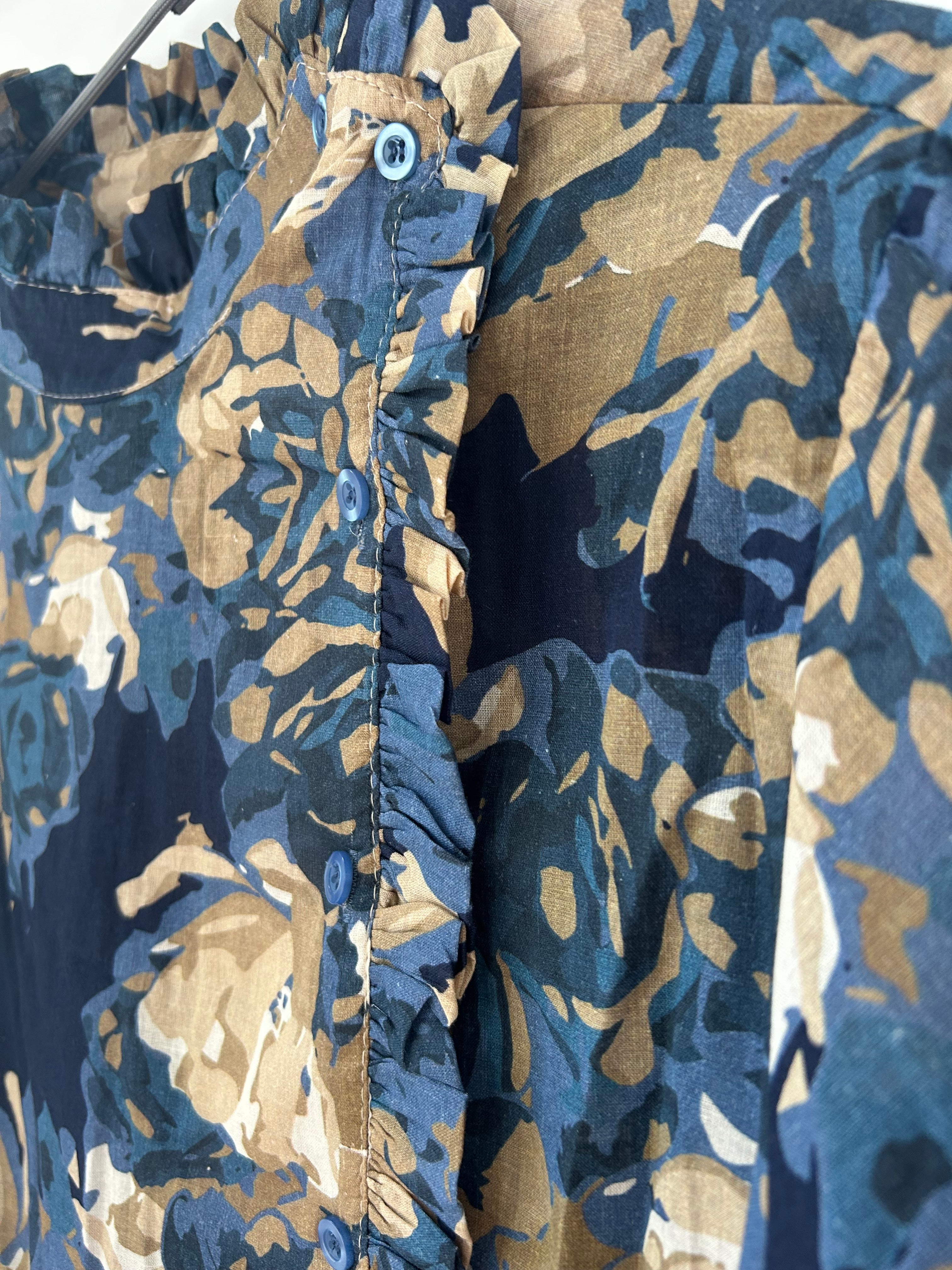Hochgeschlossene Bluse mit Blumenmuster