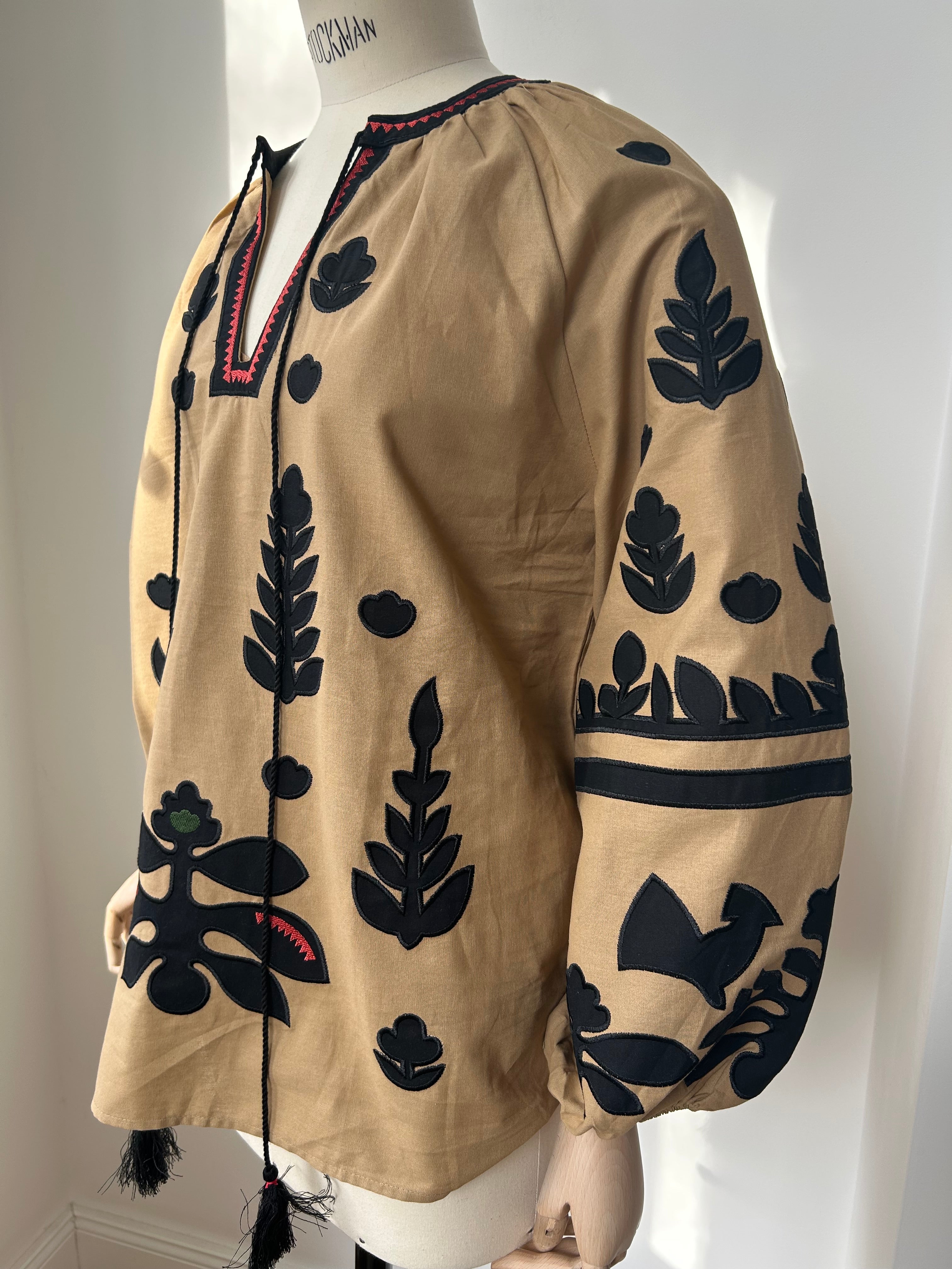 Tunika mit Stickerei - beige