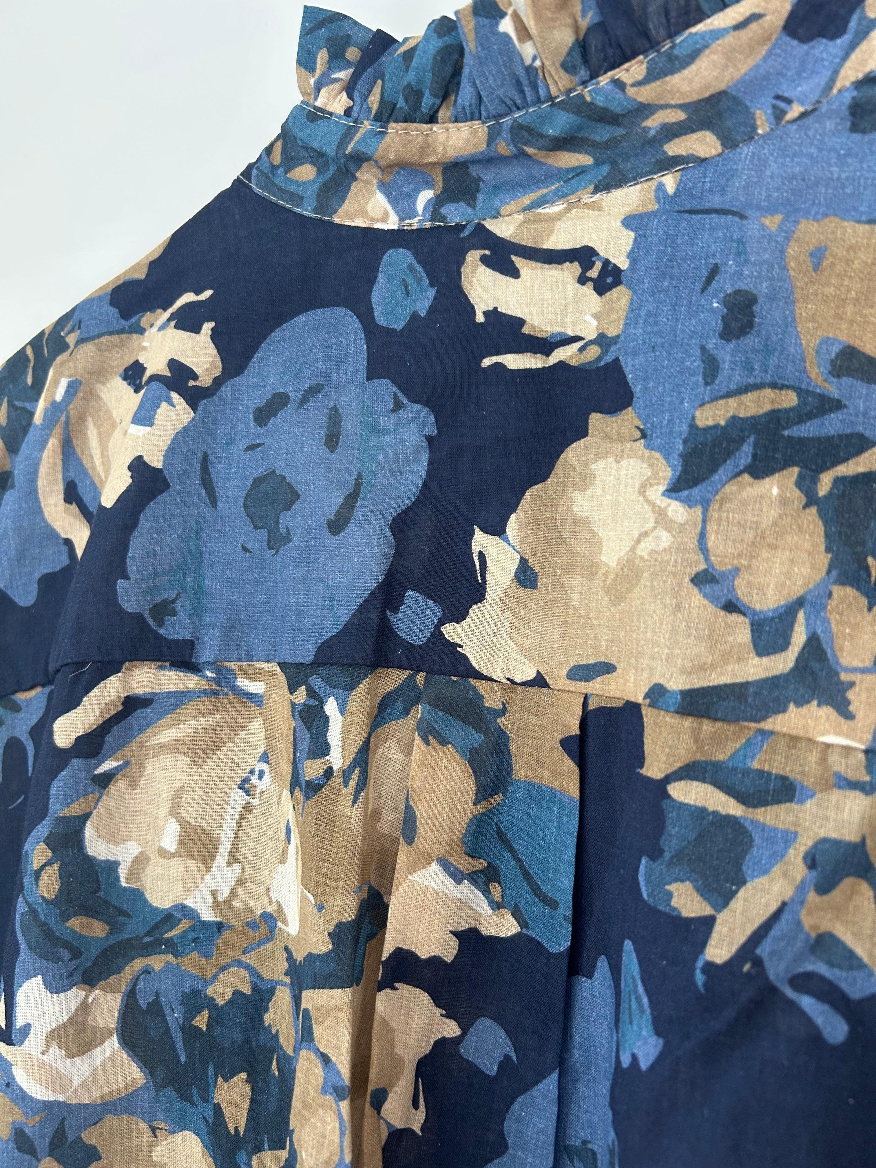 Hochgeschlossene Bluse mit Blumenmuster