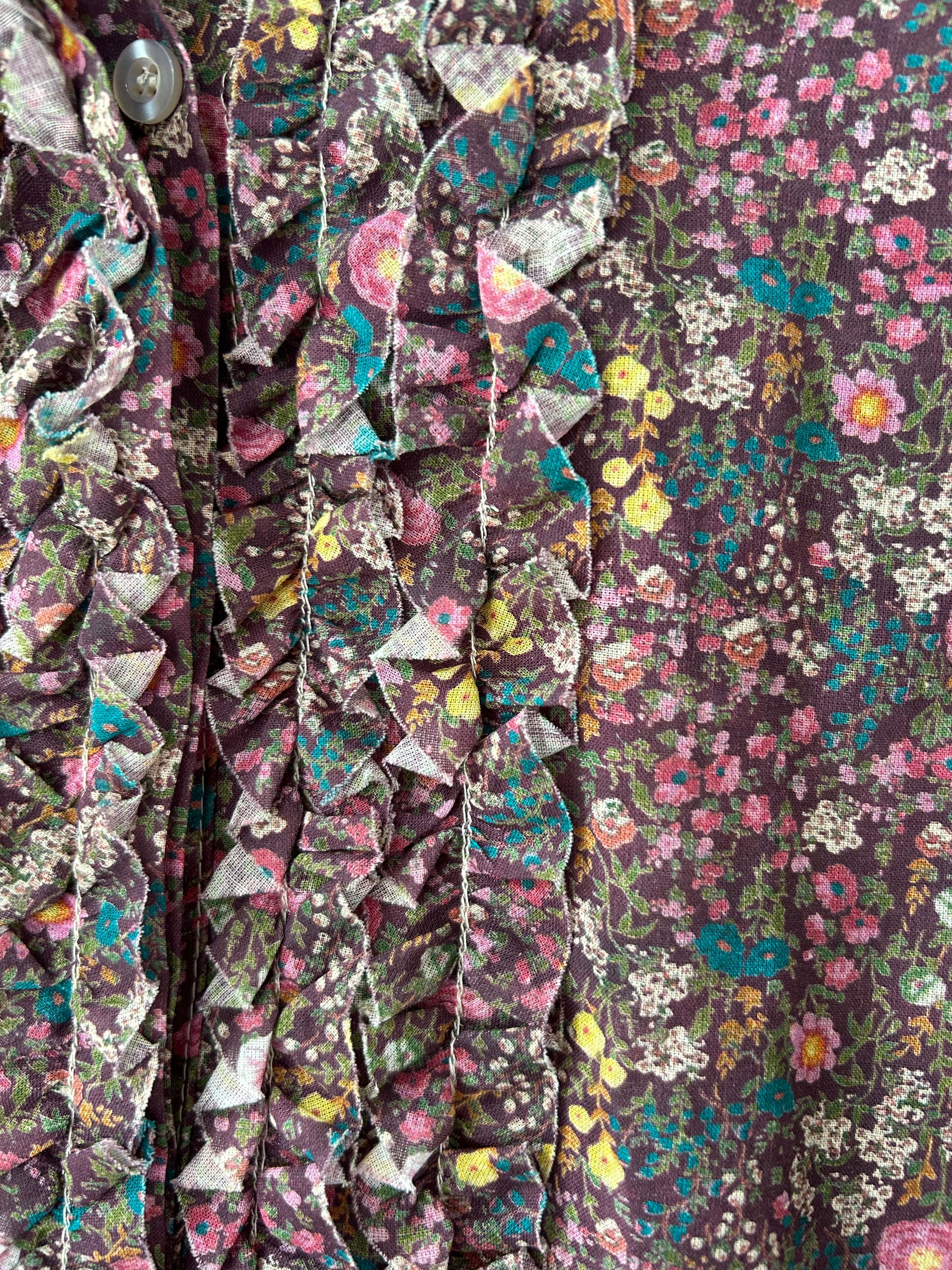 Blümchen-Bluse mit Rüschen - violett