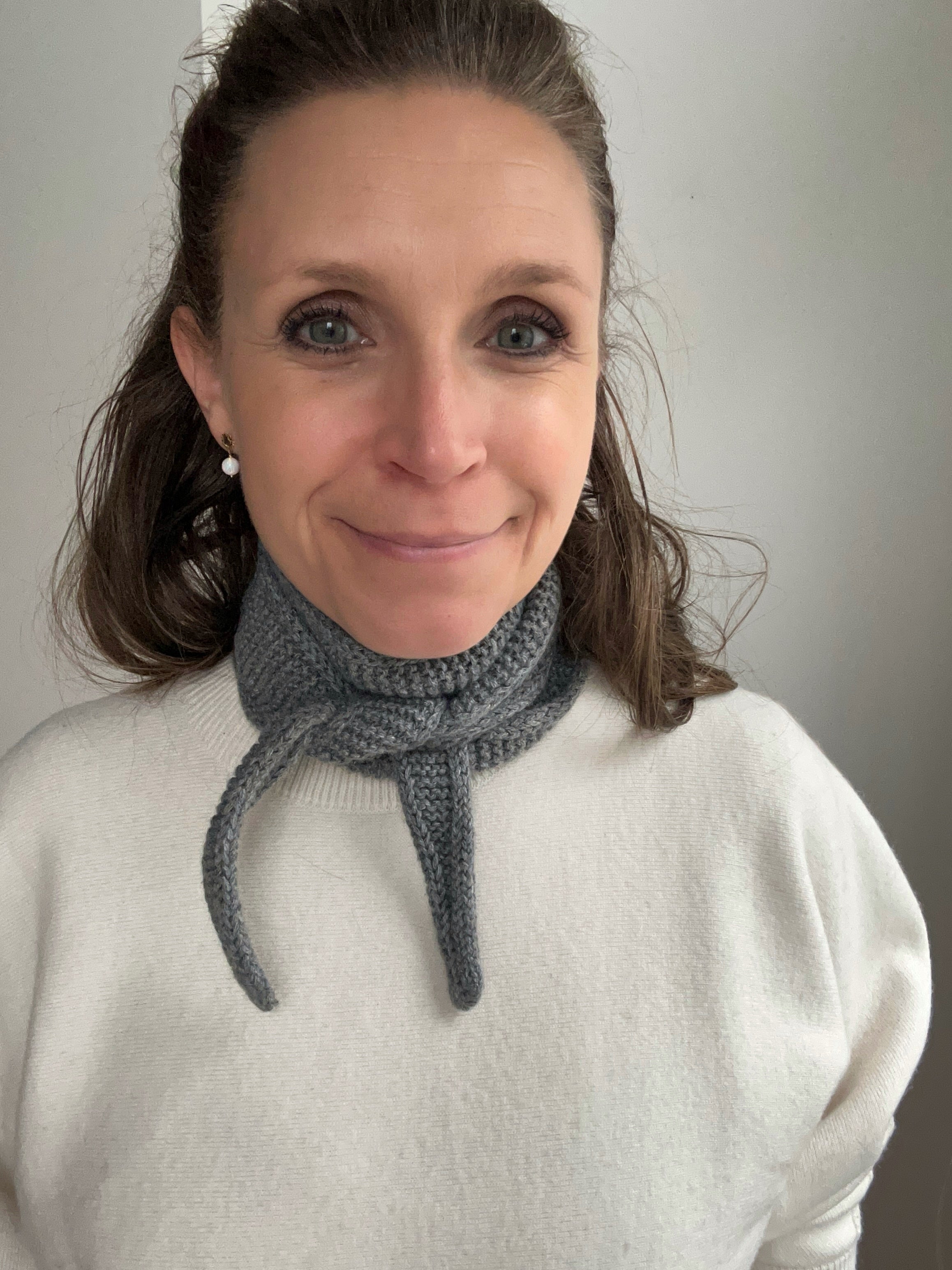 Kleiner Strick-Schal - dunkelgrau