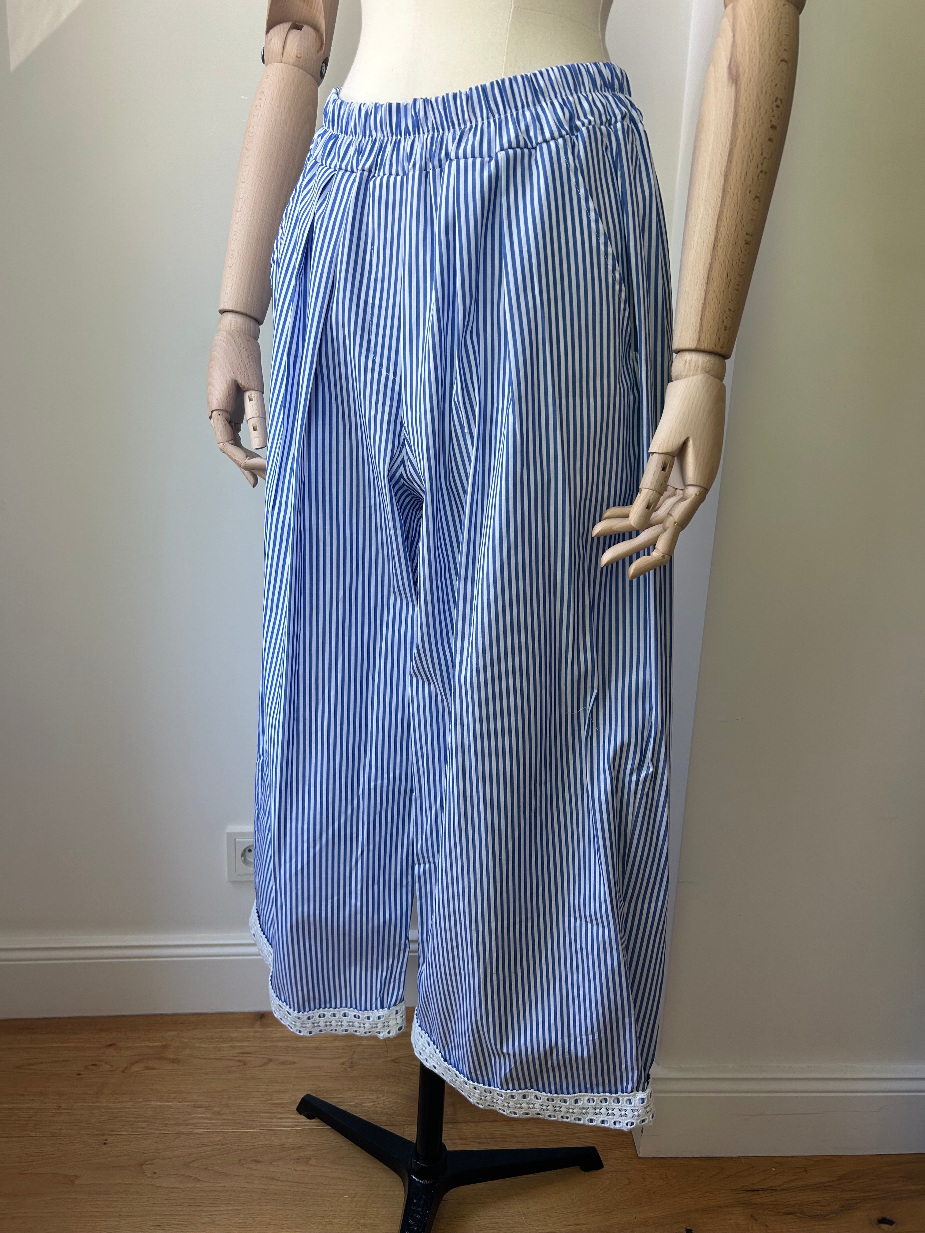 Gestreifte Hose mit Spitze