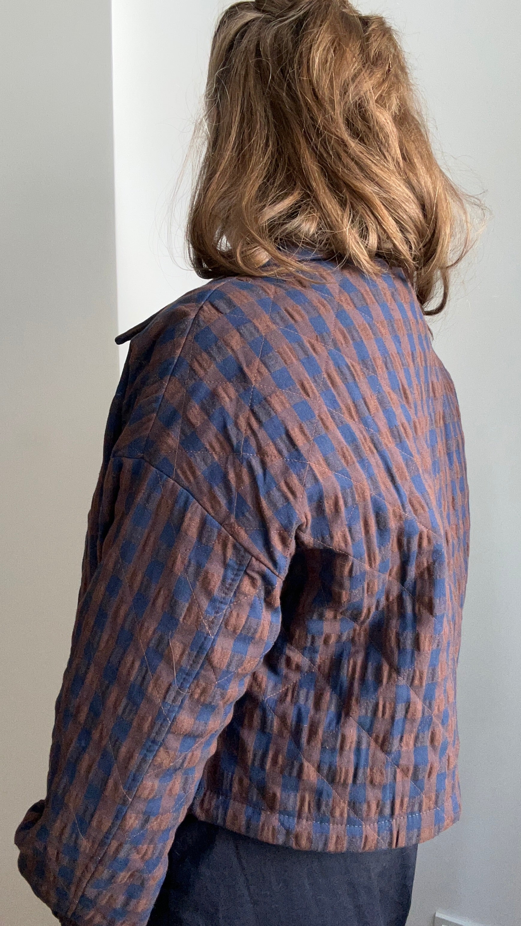 Kurze Herbstjacke kariert - Schokobraun und Blau