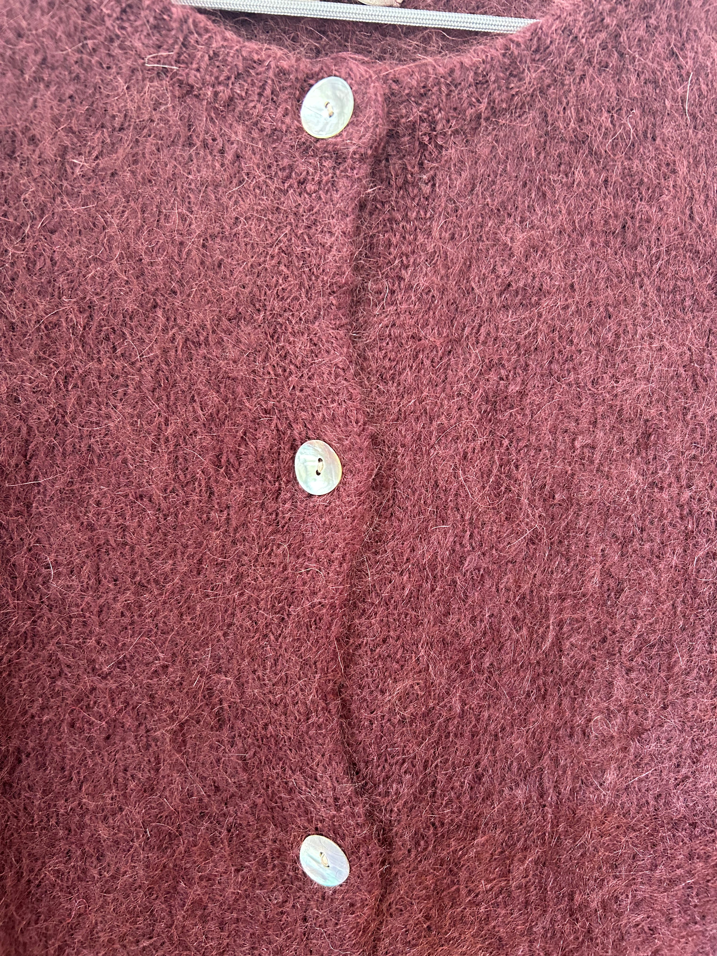 Johanna Paris Strickjacke Bordeaux – Detailansicht