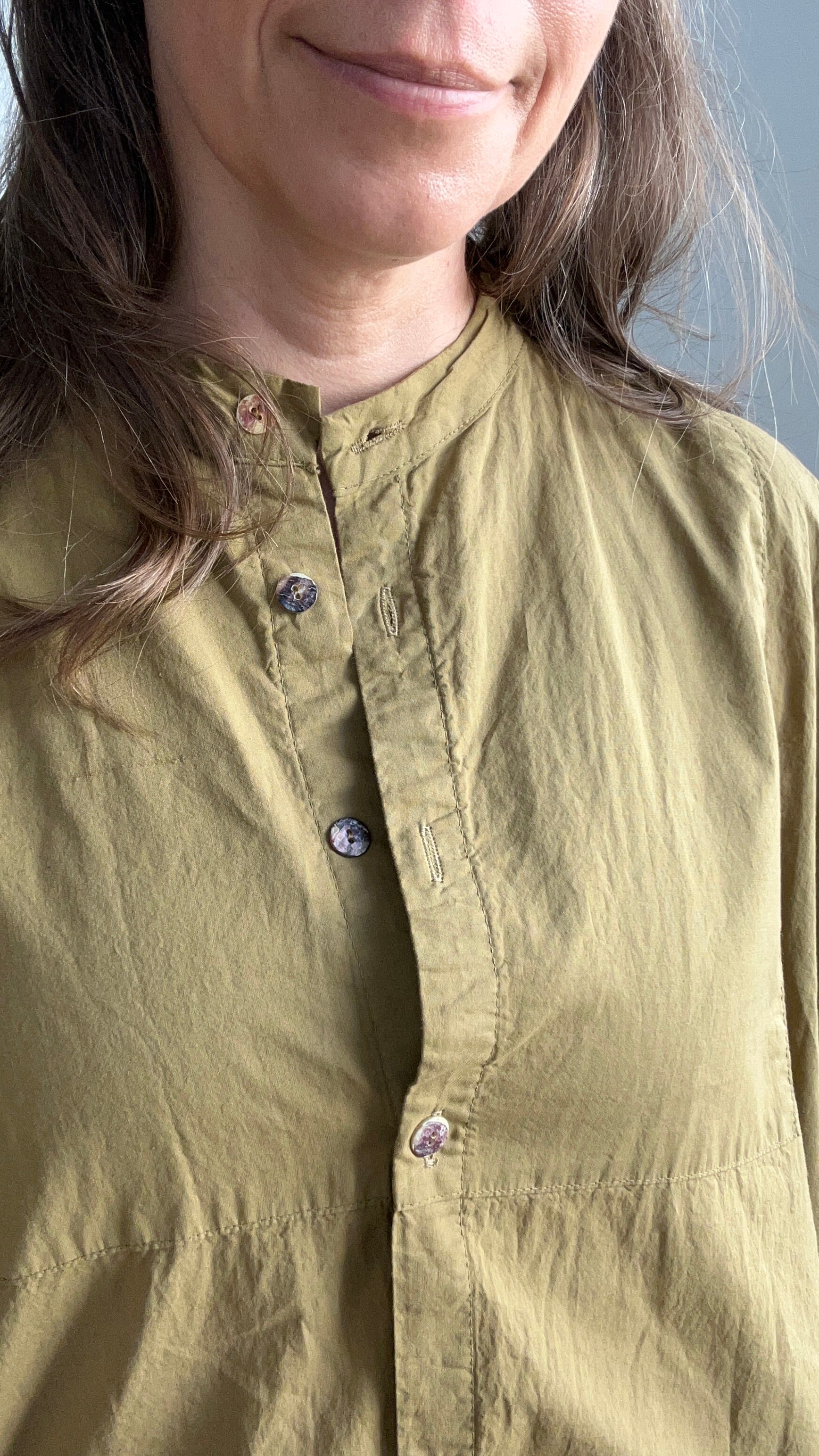 Schlichte Bluse zum Durchknöpfen – camel