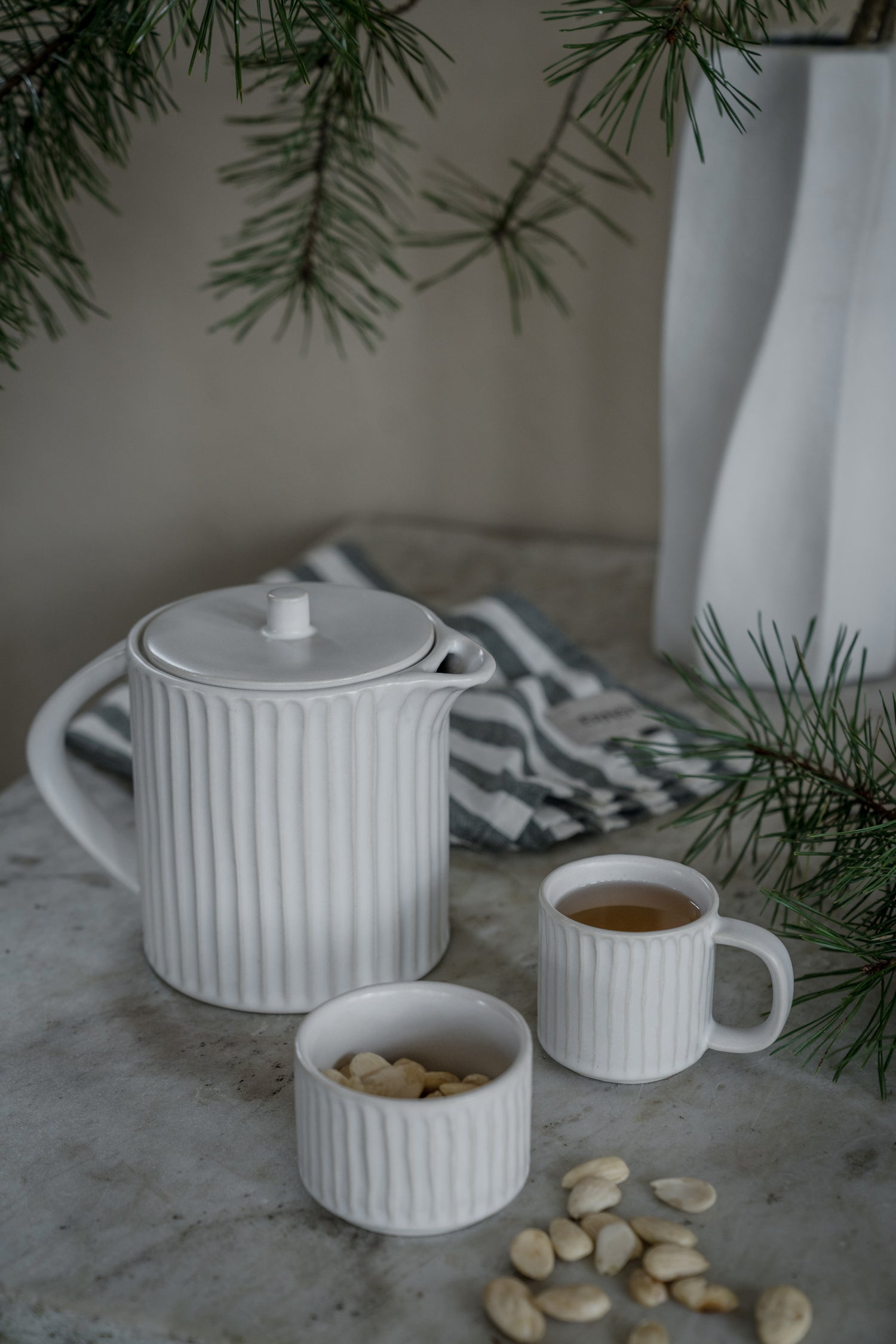 Kleine Tasse geriffelt - weiß