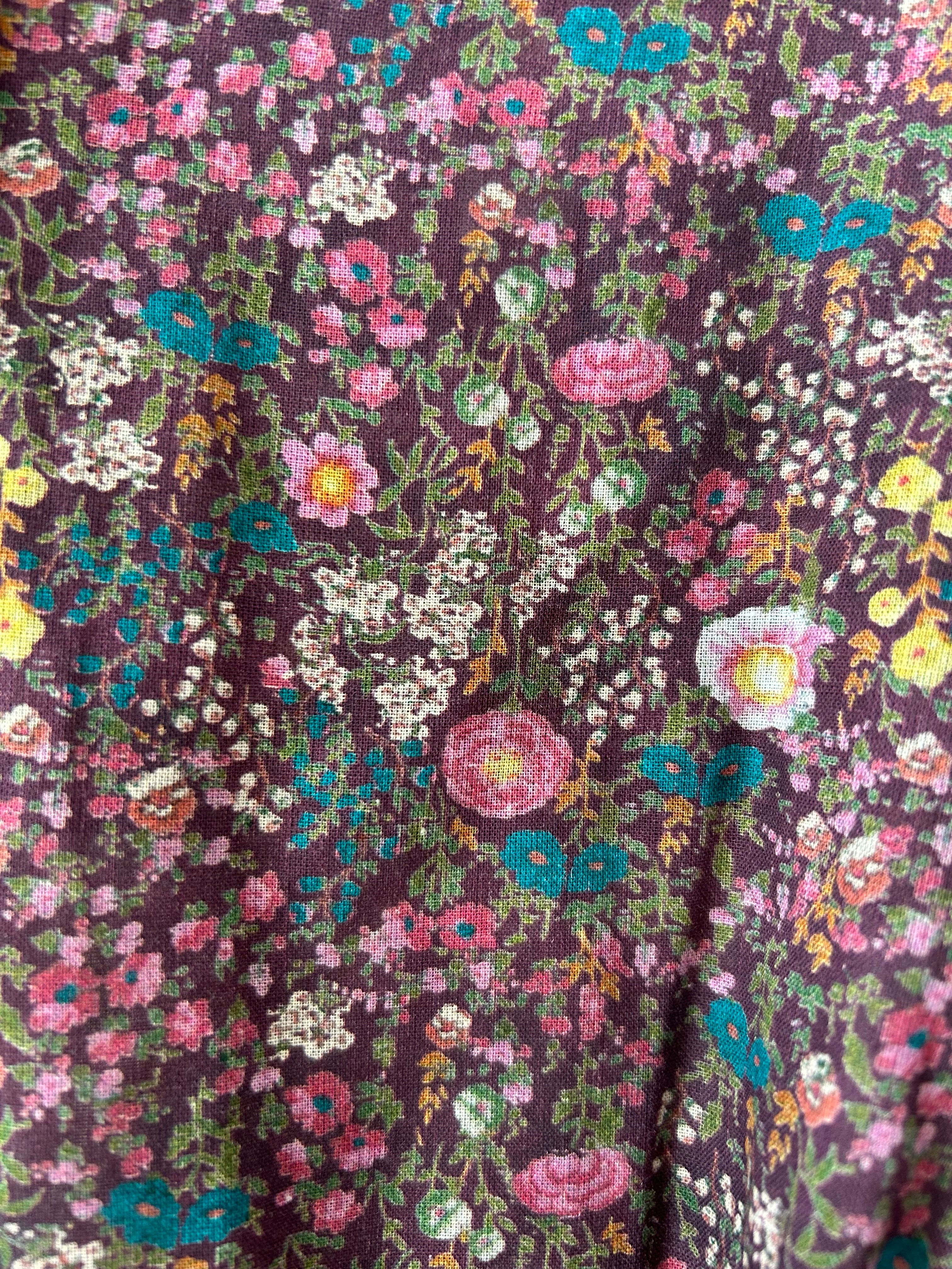 Blümchen-Bluse mit Rüschen - violett
