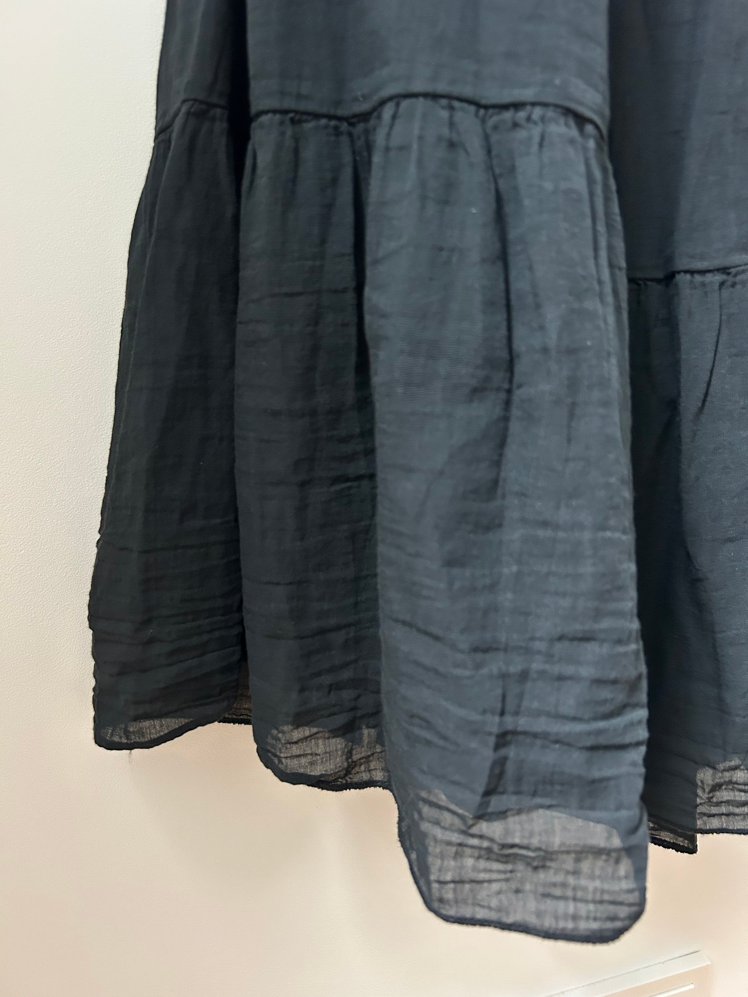 Romantisches Kleid mit Gürtel - schwarz