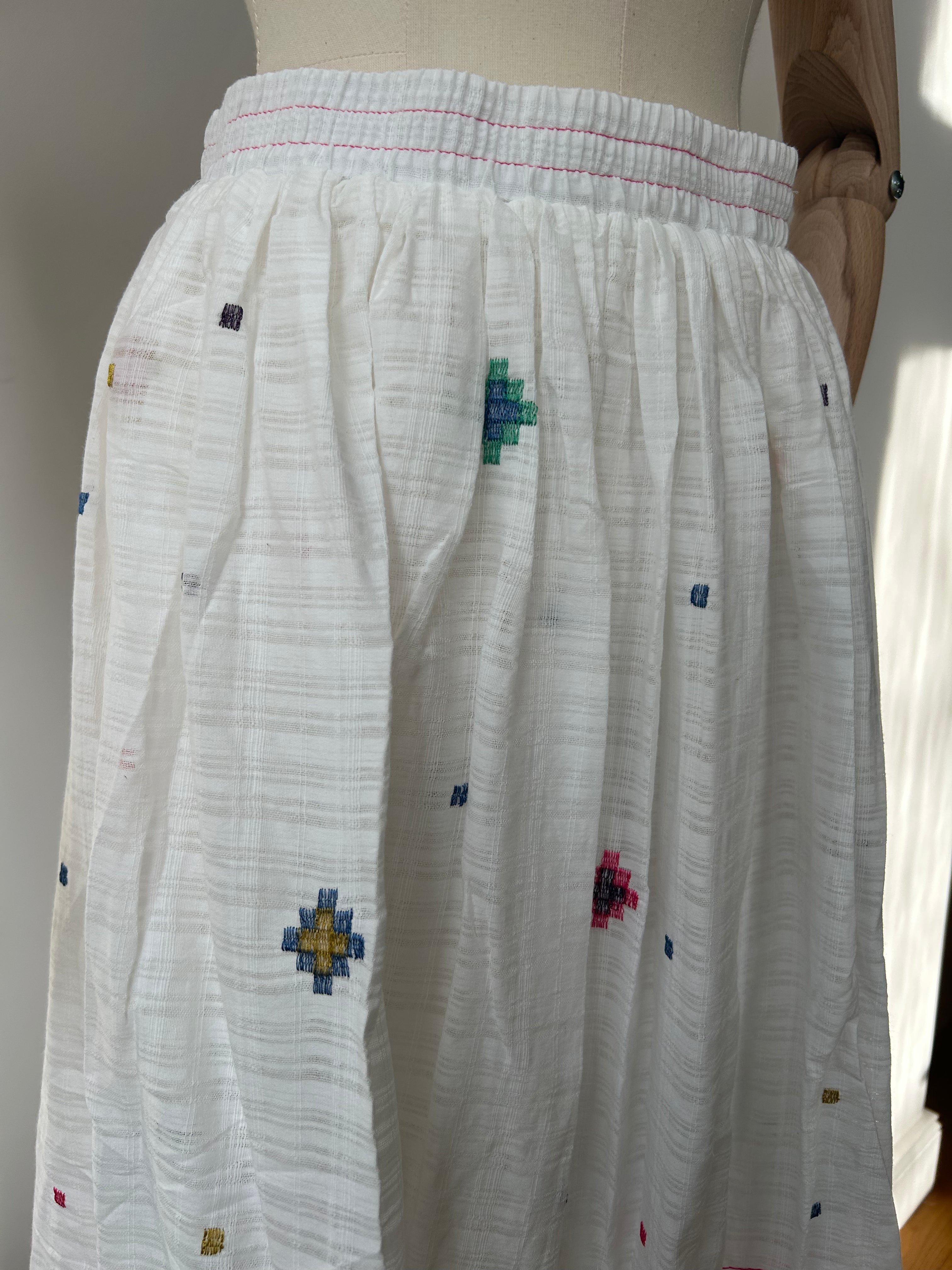 Bestickter Rock - weiss