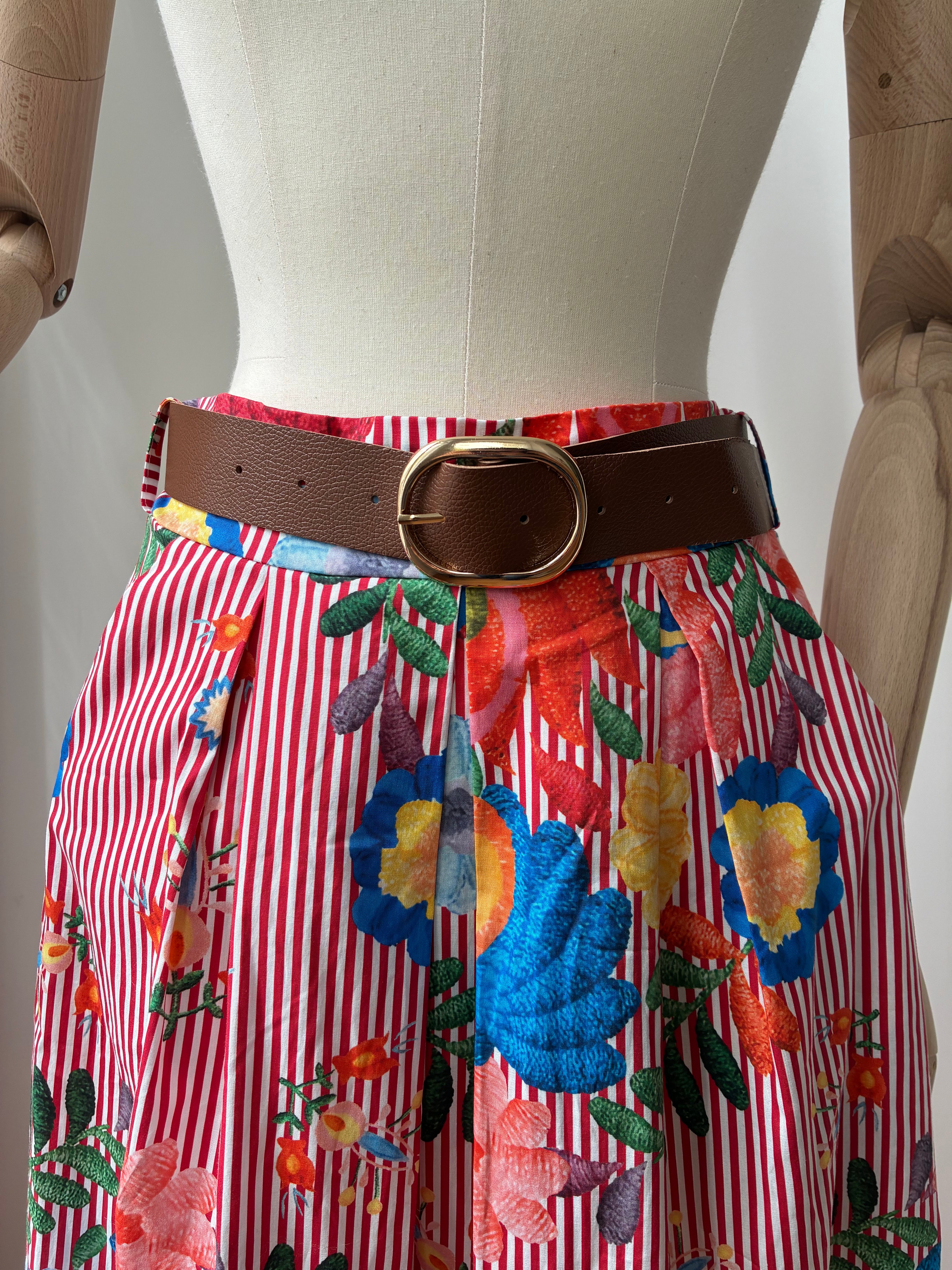 Rock mit buntem Blumenmuster