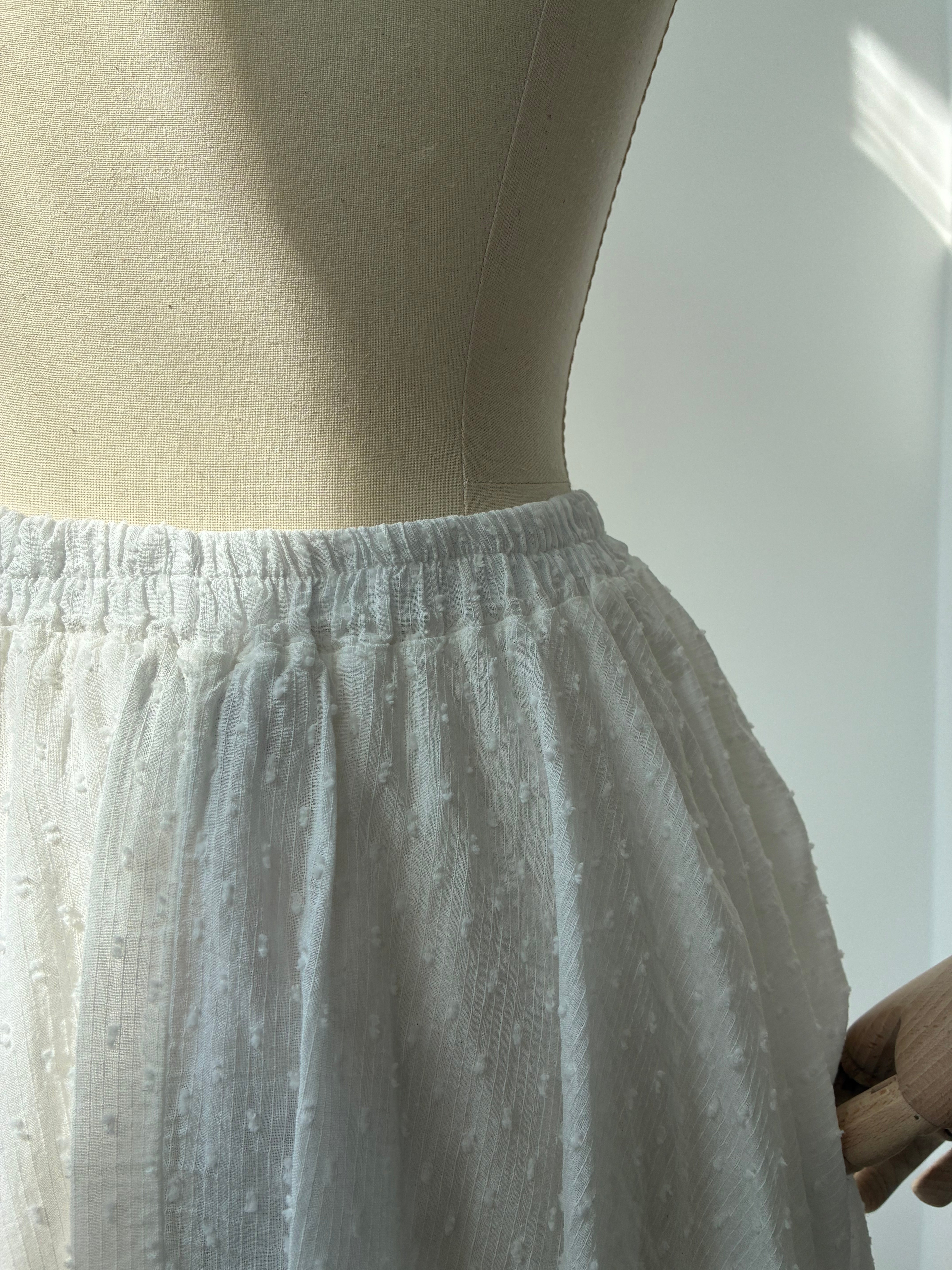 Musselinrock mit Struktur - weiß